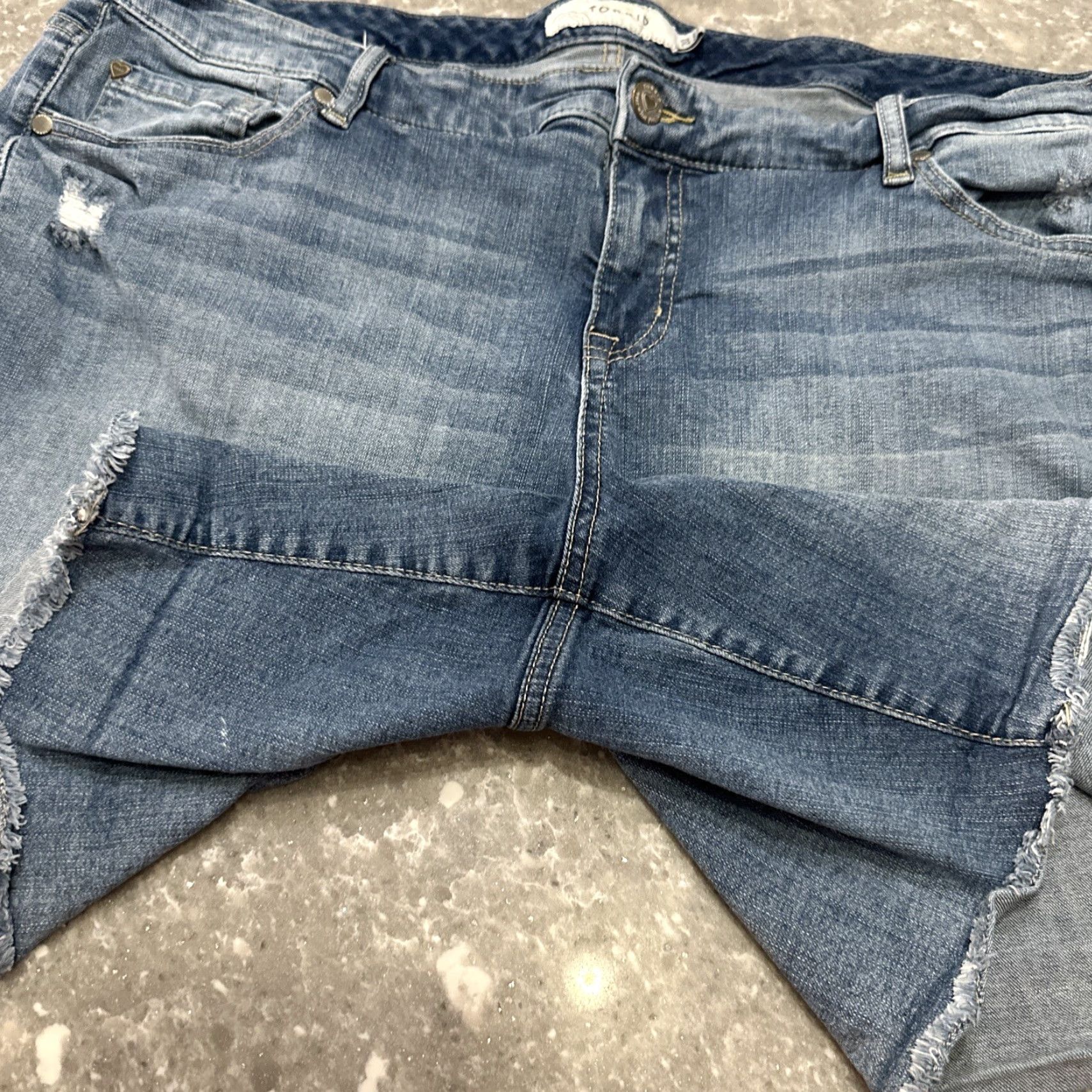 Torrid Torrid Denim Shorts Cut-Off Distressed High Rise 18 Plus Blue 98% Cotton 2% Spandex Casual Size 40" / US 18 - 6 Thumbnail