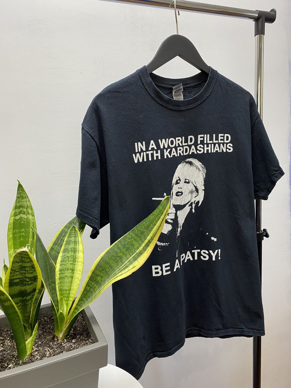 Other Joanna Lumley IN A WORLD FILLED WITH KARDASHIANS BE A PATSY! Size US L / EU 52-54 / 3 - 3 Thumbnail