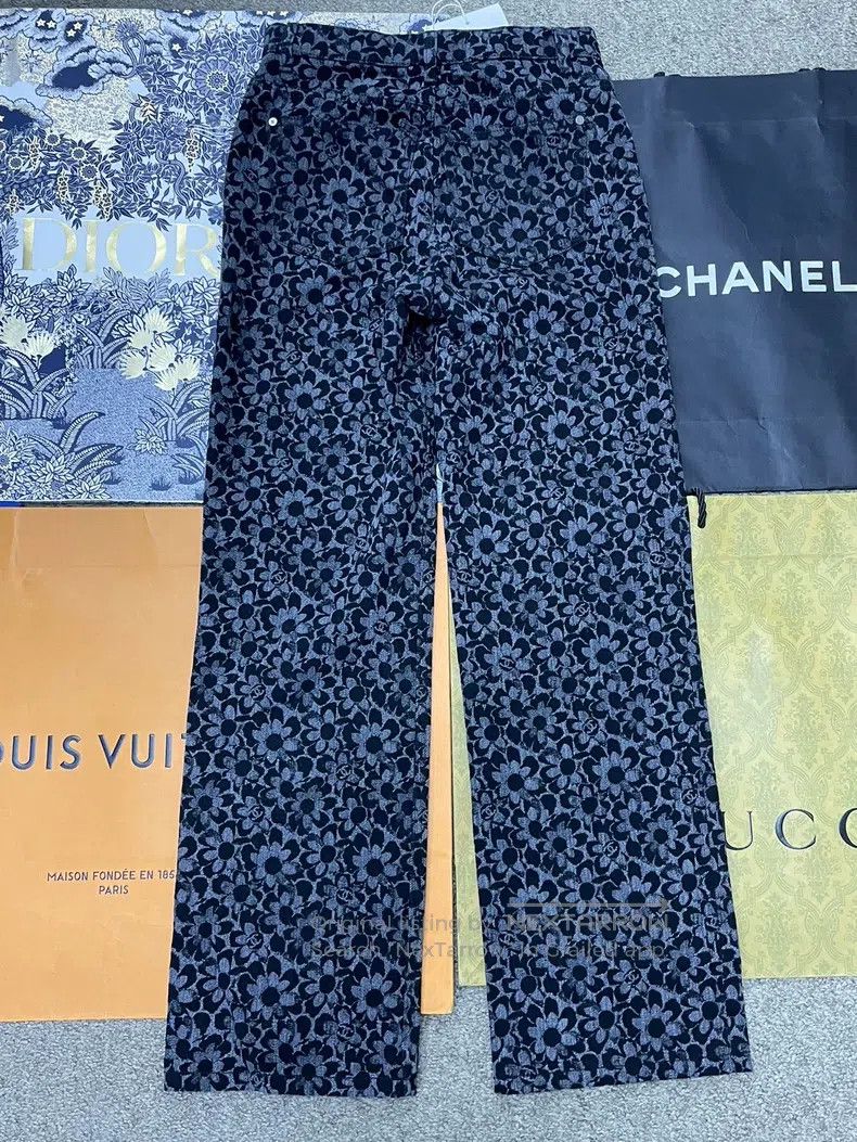 Chanel Chanel 24B black and gray camelia print jeans Size 42" / US 20 - 2 Thumbnail