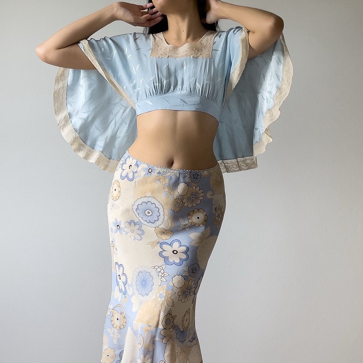 Vintage 1940s Powder Blue Floral Rayon Bed Capelet (S–L)