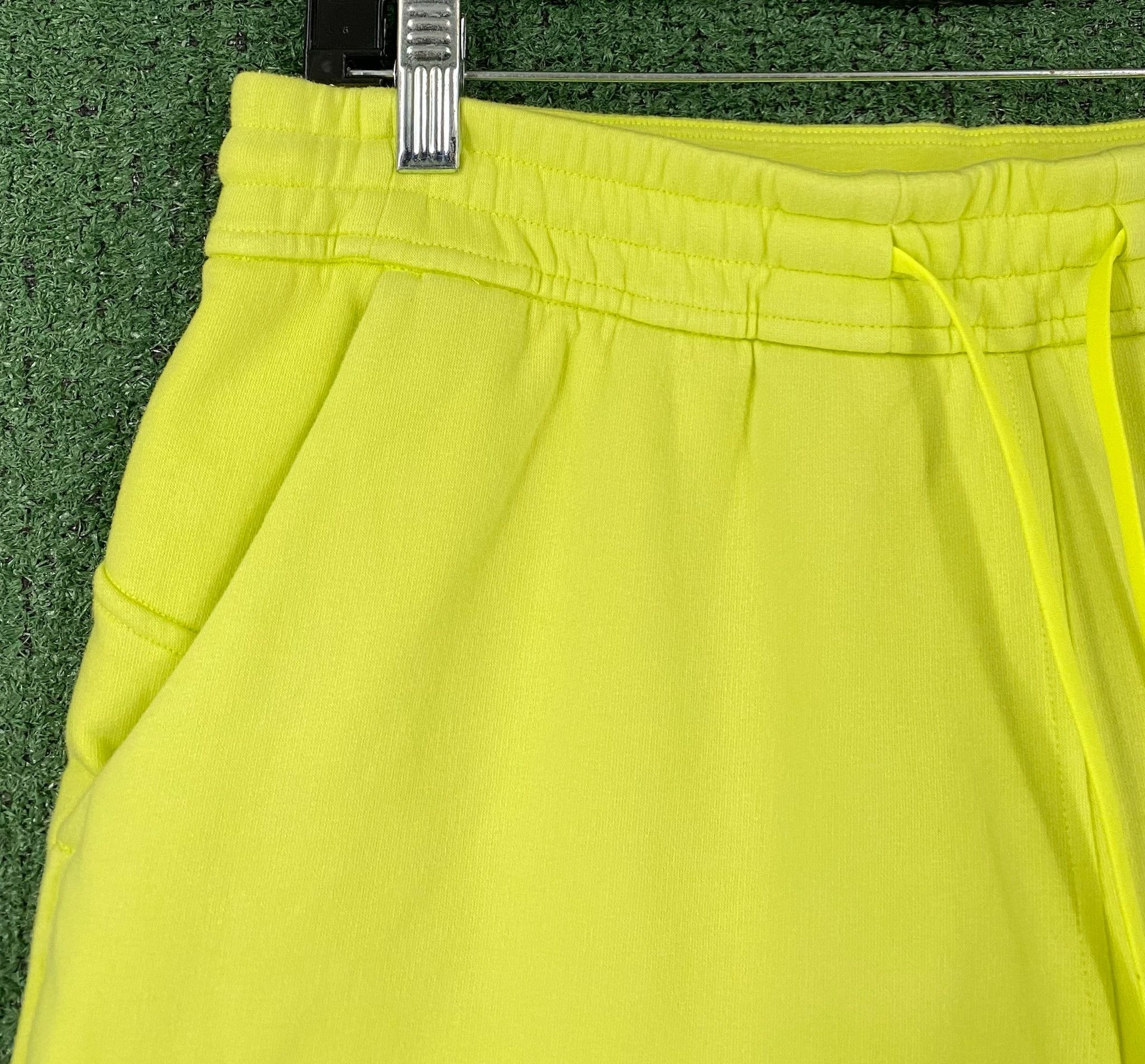 Lululemon NWT Lululemon Loungeful Neon Yellow Sweat Shorts 10 Size 34" / US 12 / IT 48 - 3 Thumbnail