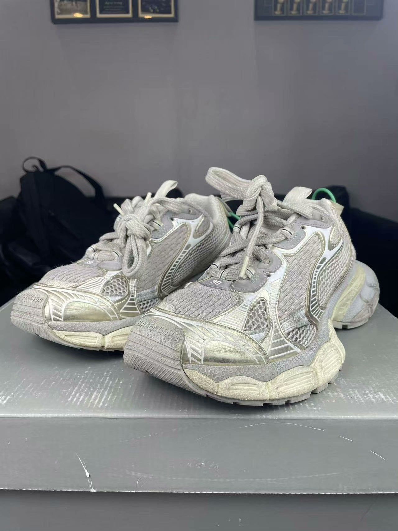 Balenciaga Balenciaga Gold Lowtop Sneakers us_8-5 Women Size US 8.5 / IT 38.5 - 1 Thumbnail