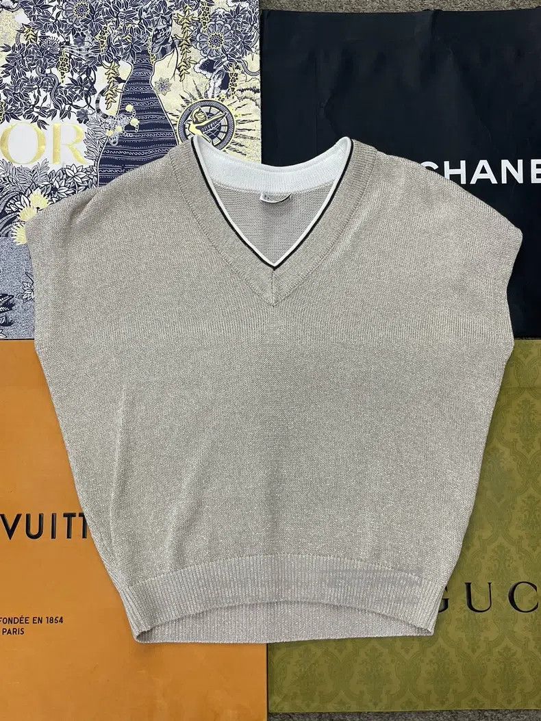 Brunello Cucinelli Brunello Cucinelli Beige Silver Thread V-neck Beaded Knit Size XS / US 0-2 / IT 36-38 - 1 Thumbnail