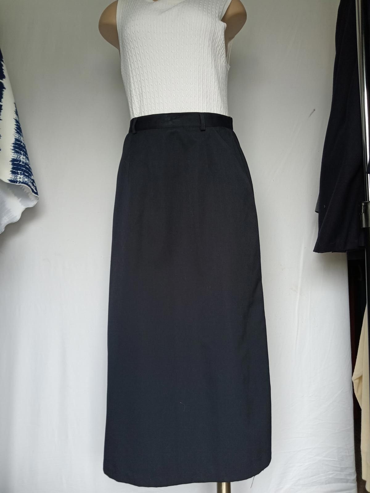 Designer Classic Black Midi Skirt Size 32" / US 10 / IT 46 - 1 Thumbnail