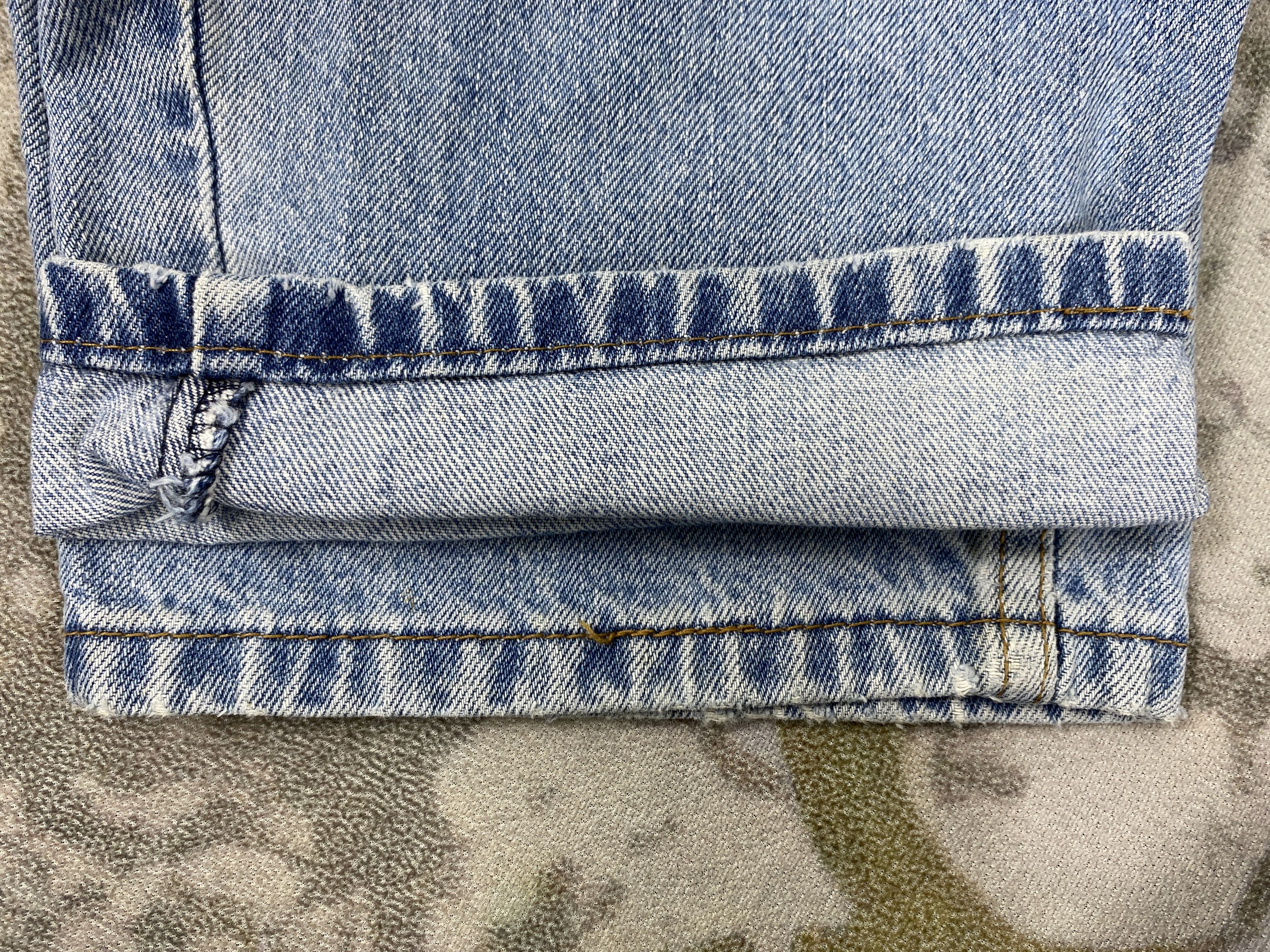 Levi's Light Wash Vintage Levi's 560 Jeans 39x29 Denim -JN842 Size US 39 - 16 Thumbnail
