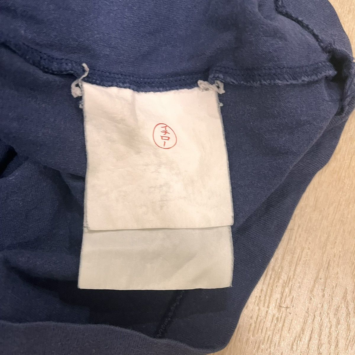 Comme des Garcons Single Stitch Sunfaded CDG Play tee Size US S / EU 44-46 / 1 - 3 Thumbnail