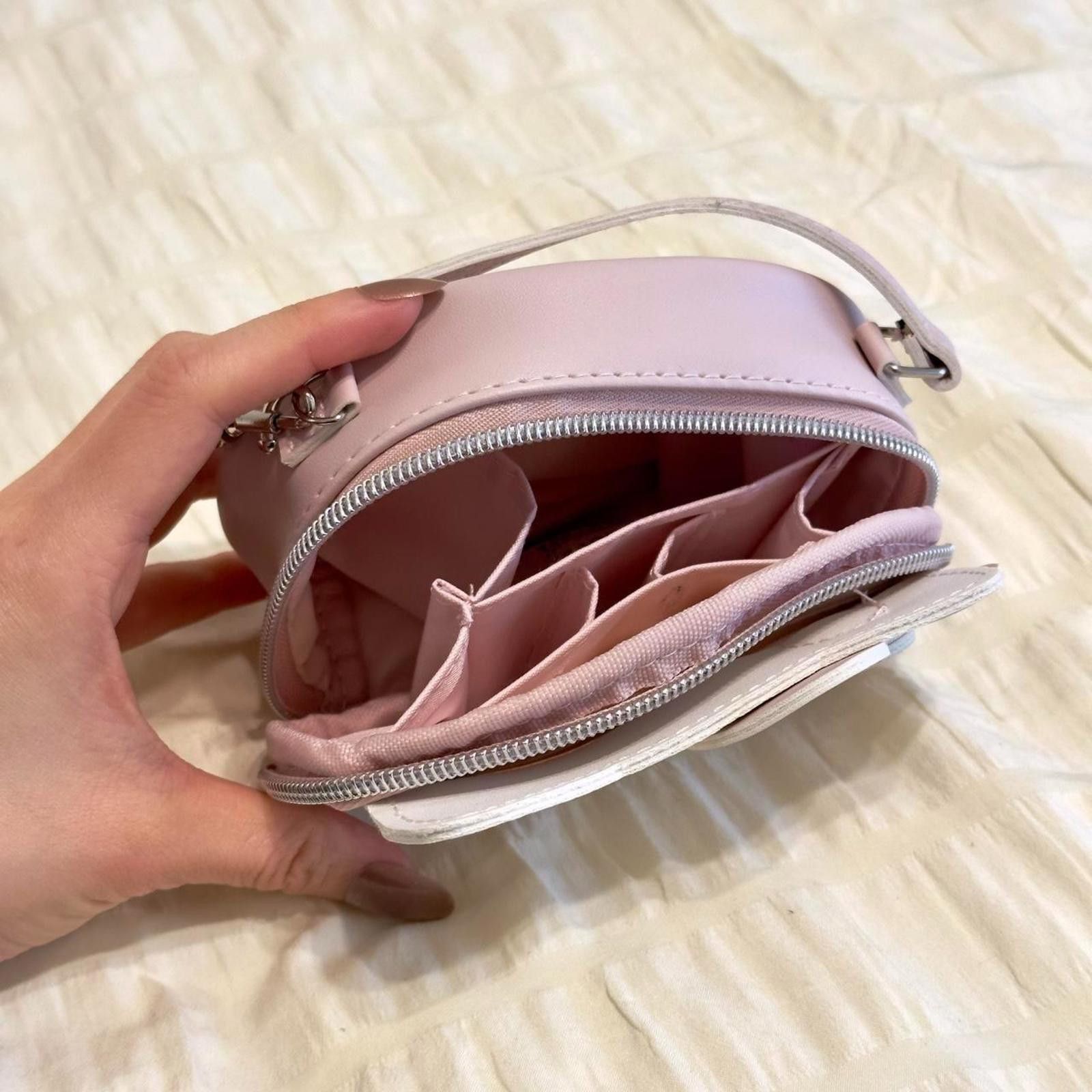 Other Hello kitty small whimsy coquette baby pink hand purse / bag Size ONE SIZE - 4 Thumbnail