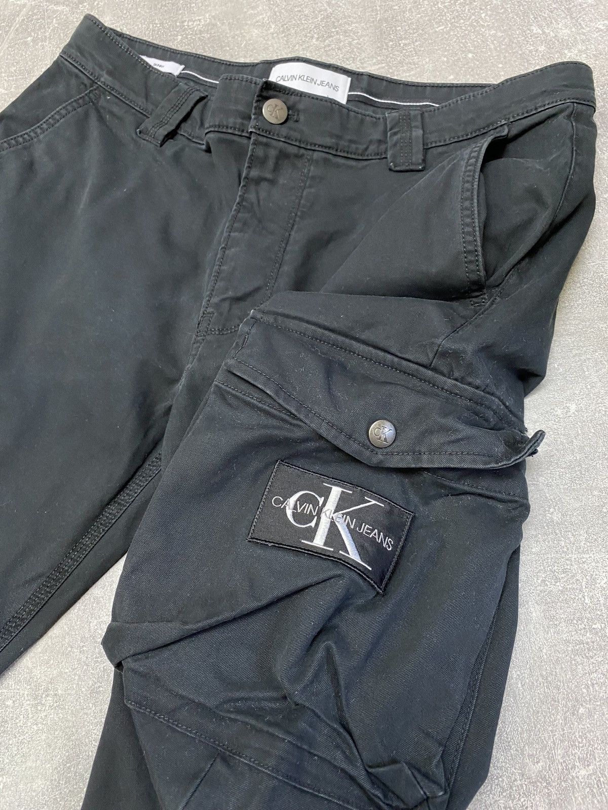 Calvin Klein × Japanese Brand × Vintage Cargo Calvin Klein Pants Pockets Trousers Black Size US 31 - 13 Thumbnail