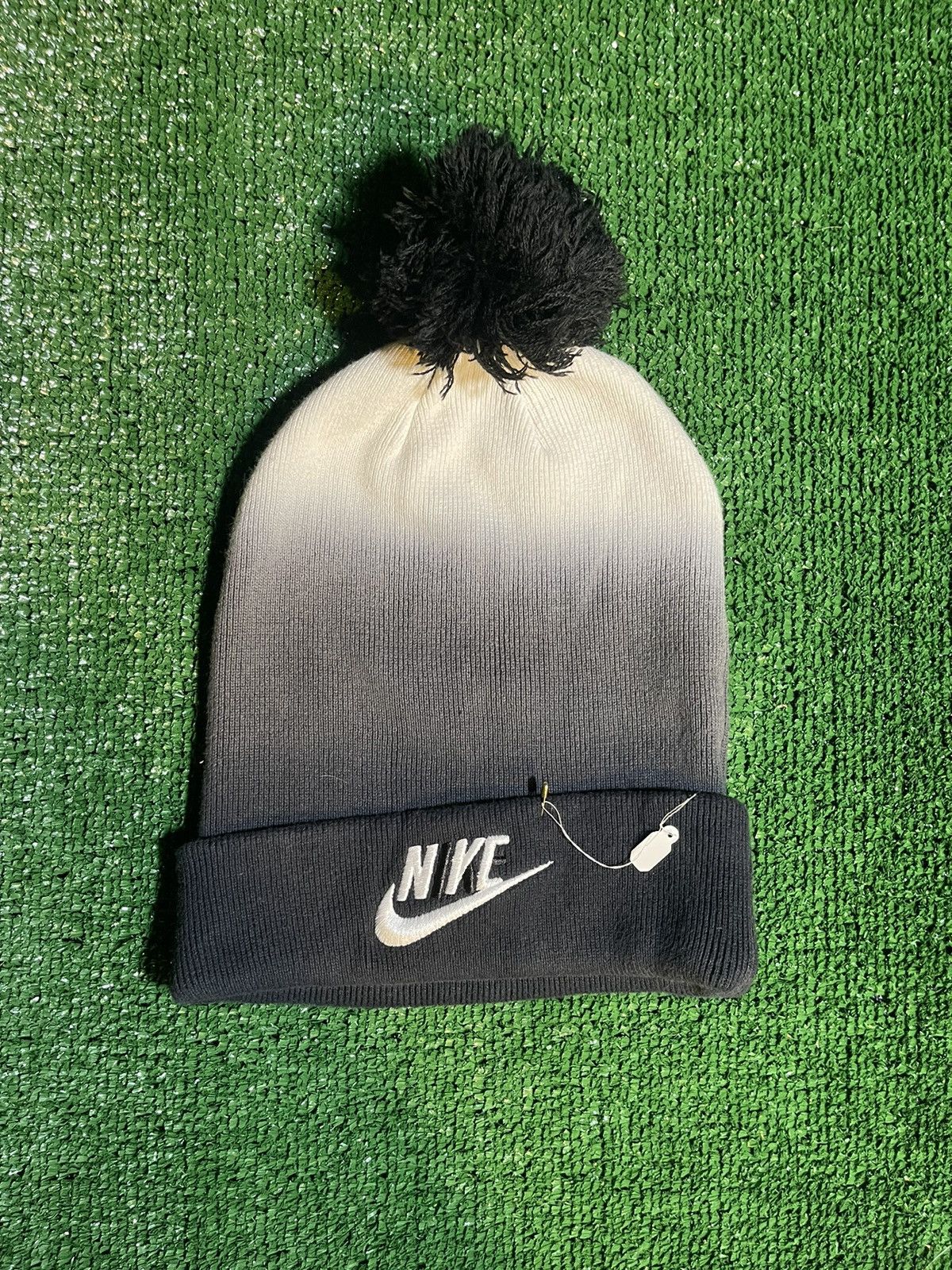 Vintage Black/White Nike Beanie Size ONE SIZE - 1 Thumbnail