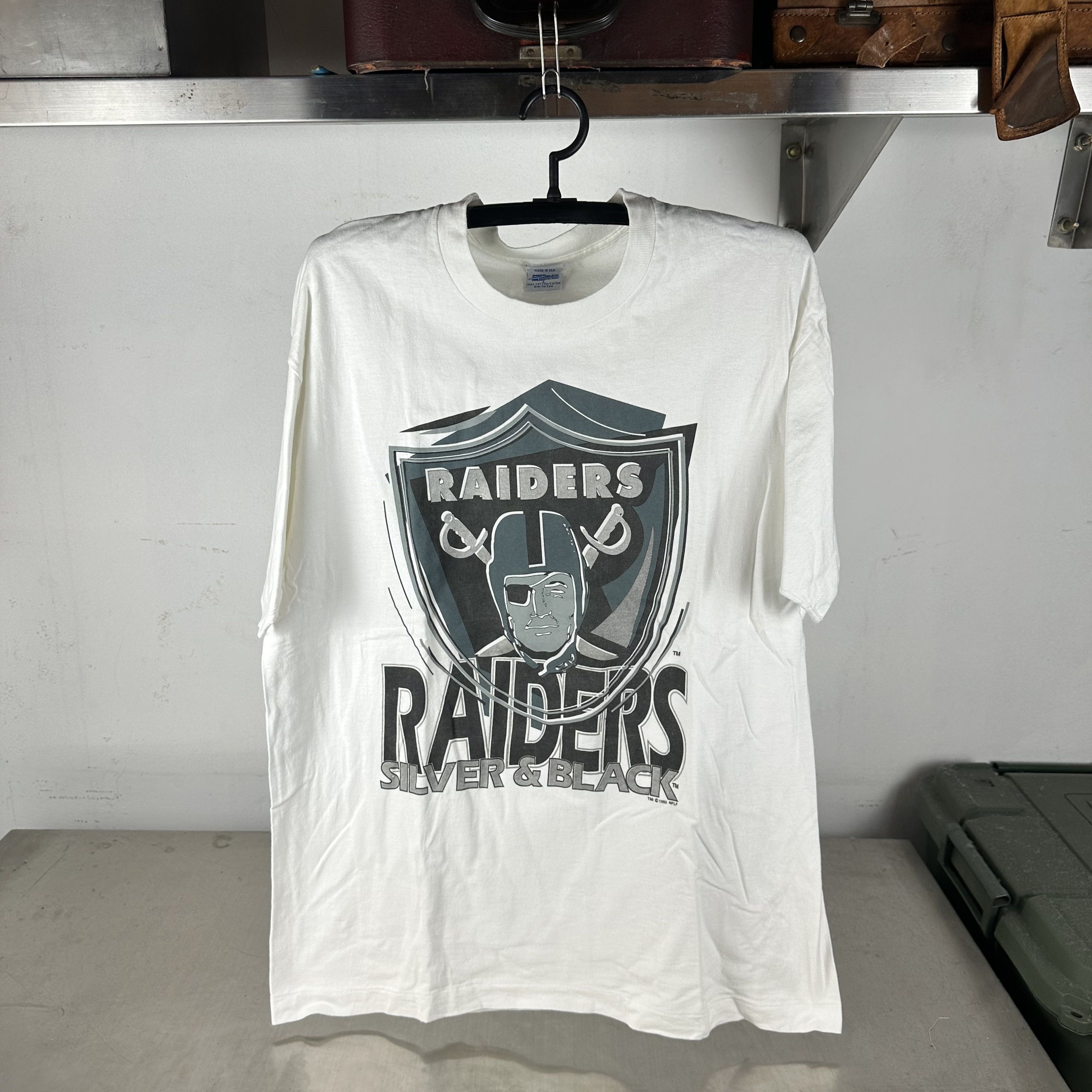 Vintage Vintage 1993 Los Angeles Raiders NFL Silver Black Salem Tee Size US XL / EU 56 / 4 - 1 Thumbnail