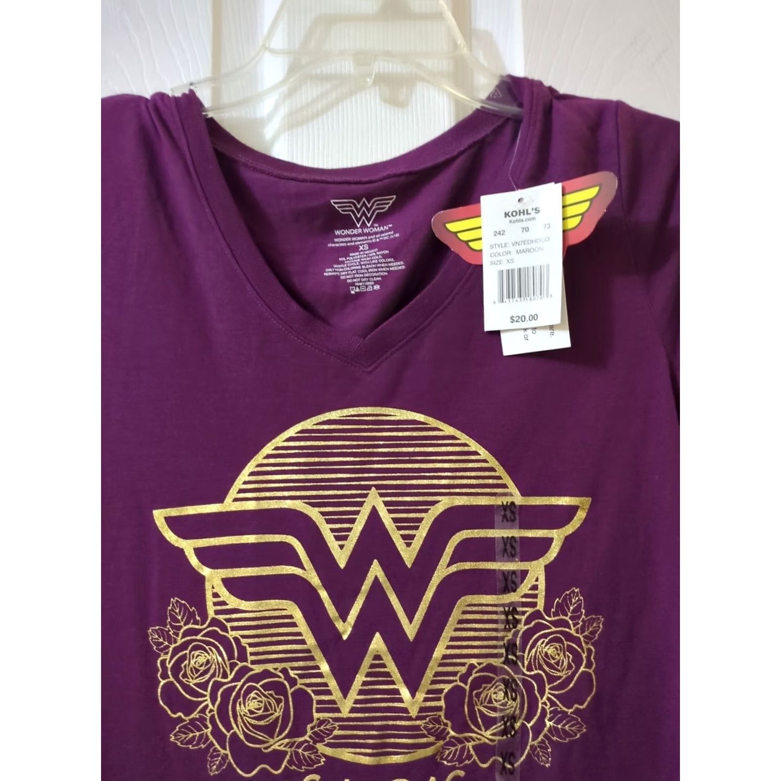 DC Comics VINTAGE DC Comics WONDER WOMAN T-Shirt Officially Licensed NWT XS maroon Short Sleeve Graphic Tee Juniors Teens Women's Mens Size XS / US 0-2 / IT 36-38 - 4 Thumbnail