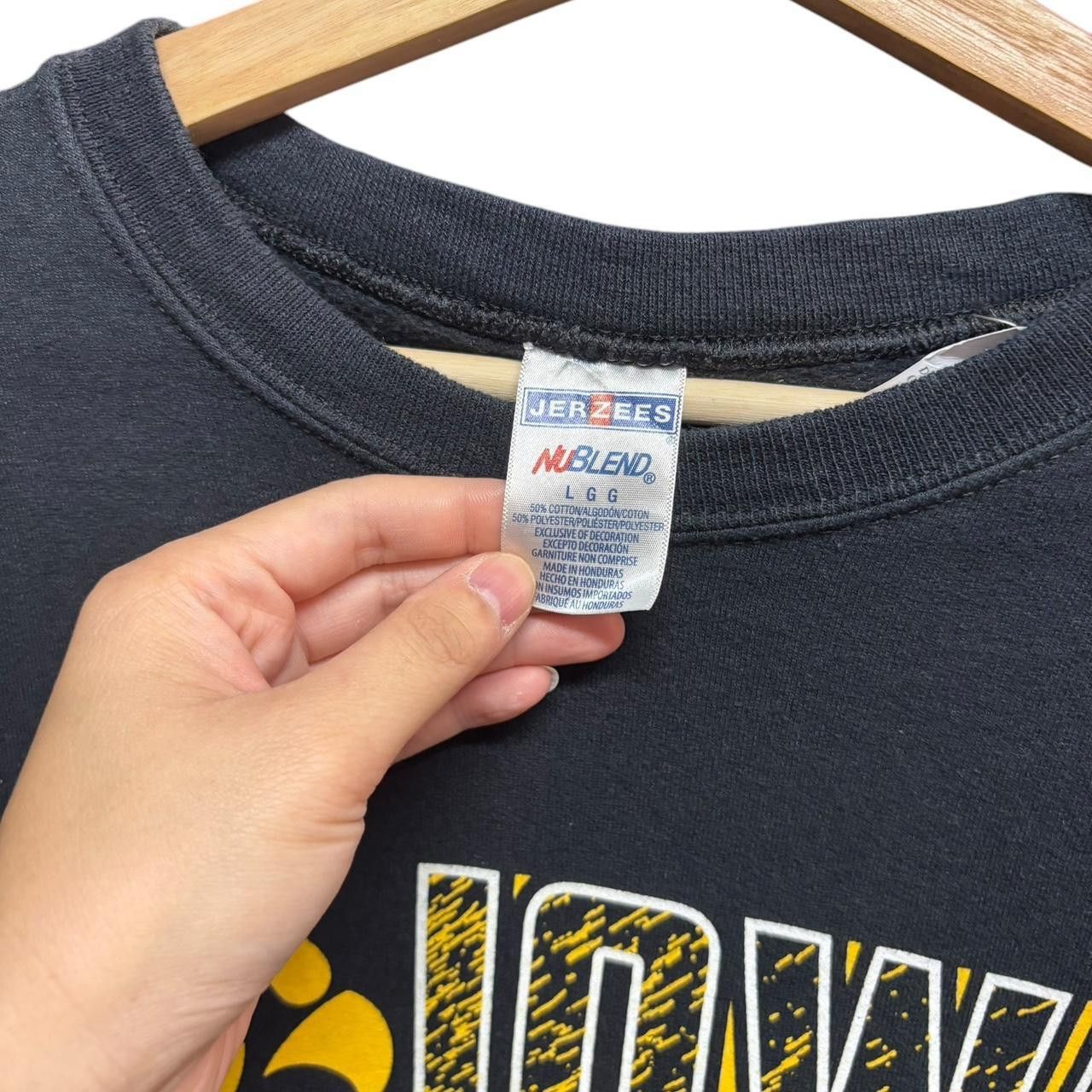 NFL × Vintage Vintage IOWA HAWKEYES sweater size: L Size US L / EU 52-54 / 3 - 3 Thumbnail