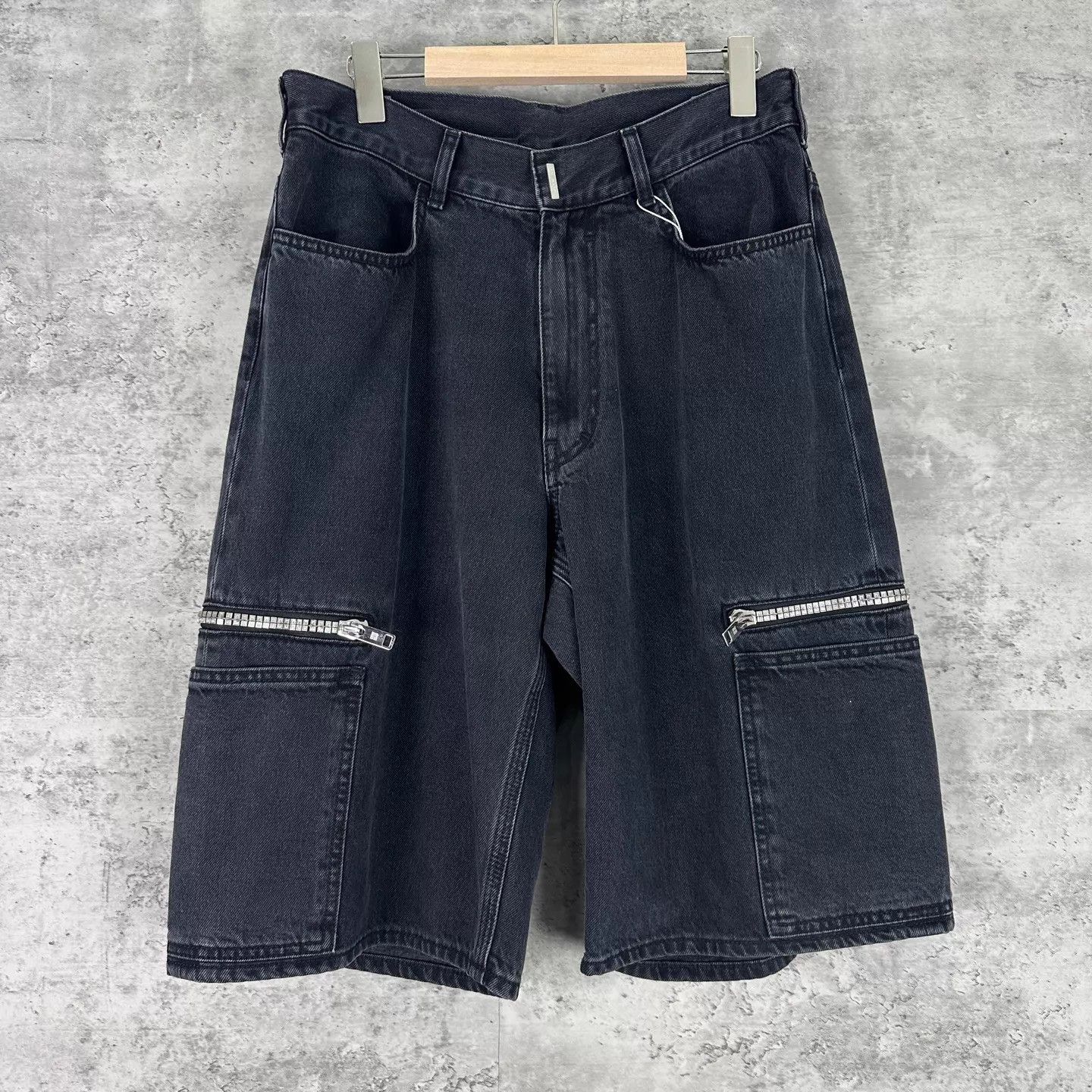 Givenchy Givenchy Runway Zipper Detail Denim Short 31 99 New Size US 31 - 1 Thumbnail