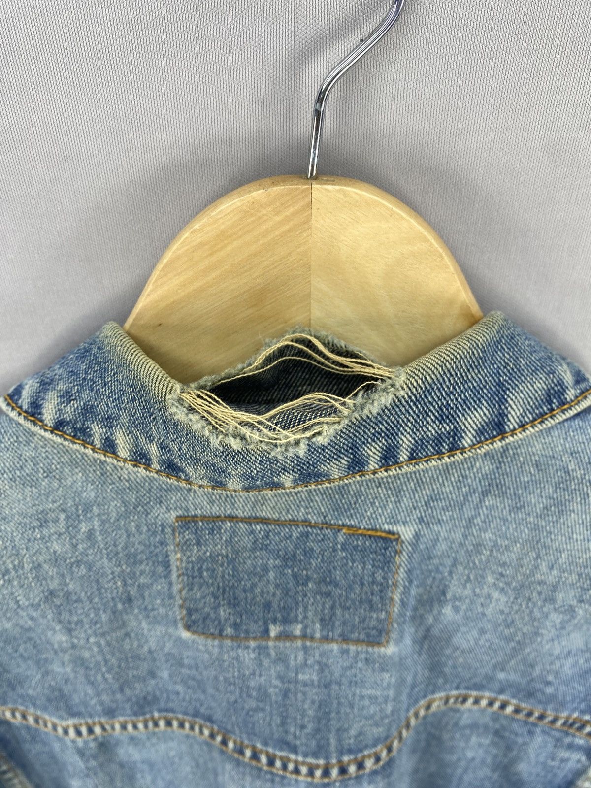 Uniqlo Vintage Uniqlo Trash Denim Trucker Jacket Size US L / EU 52-54 / 3 - 13 Thumbnail