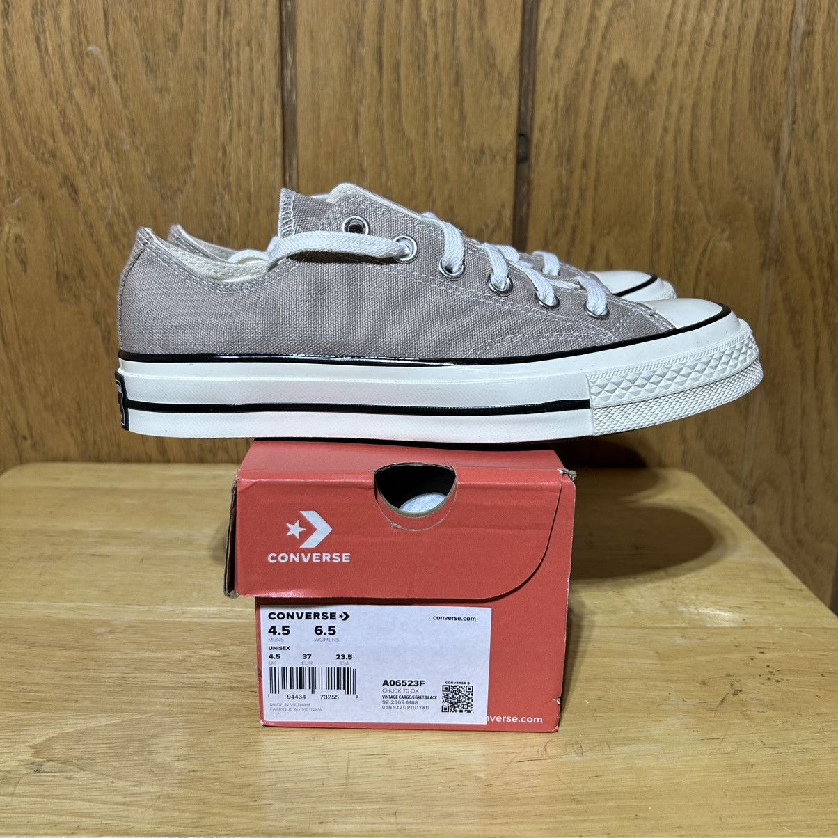 Converse Converse Chuck 70 Ox Low Vintage Cargo Egret Women’s 6.5 NEW Size US 6.5 / IT 36.5 - 1 Thumbnail