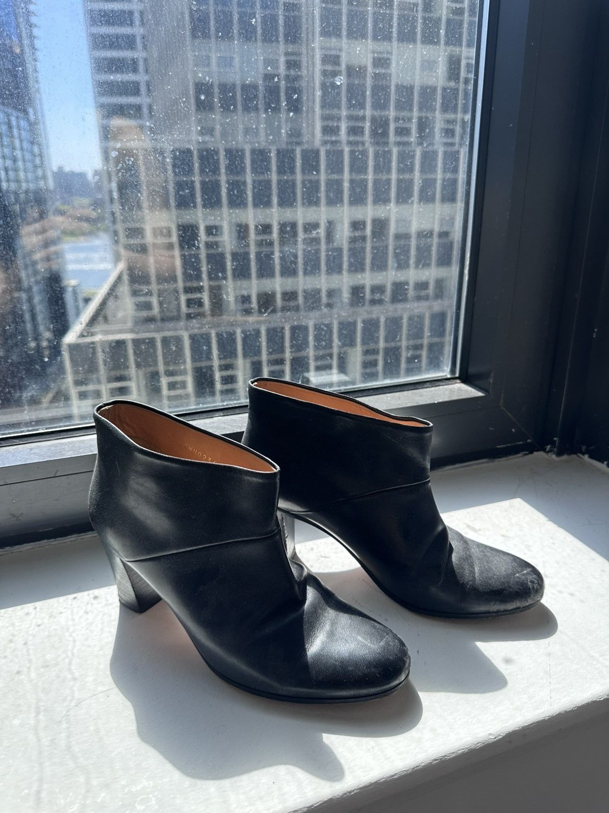 MAISOM MARTIN MARGIELA PARIS WOMENS ANKLE BOOT BLACK LEATHER