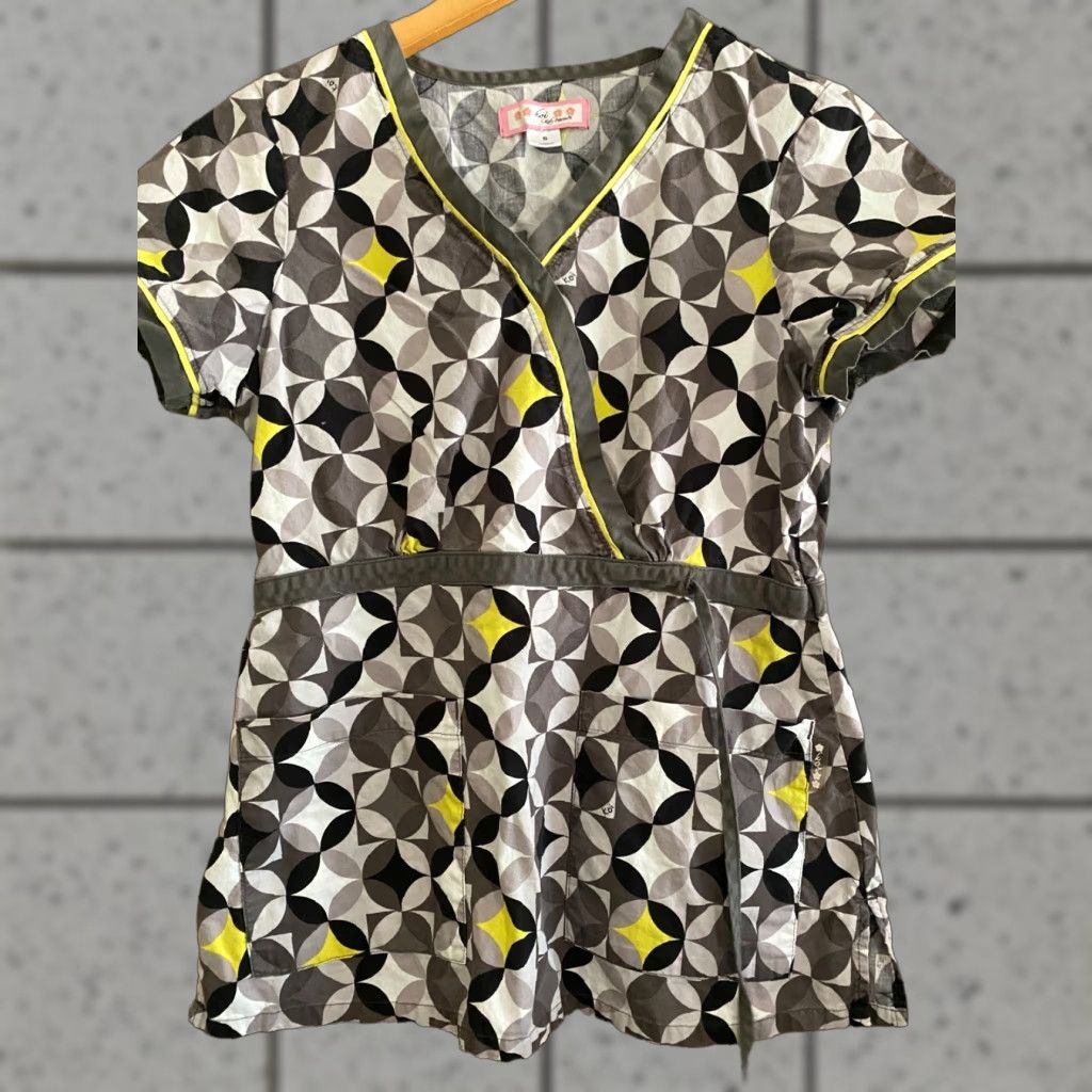Koio Koi by Kathy Peterson Scrub Top Women S Multi-Color Medical Dental Yellow Black White Shirt Size US S / EU 44-46 / 1 - 1 Thumbnail