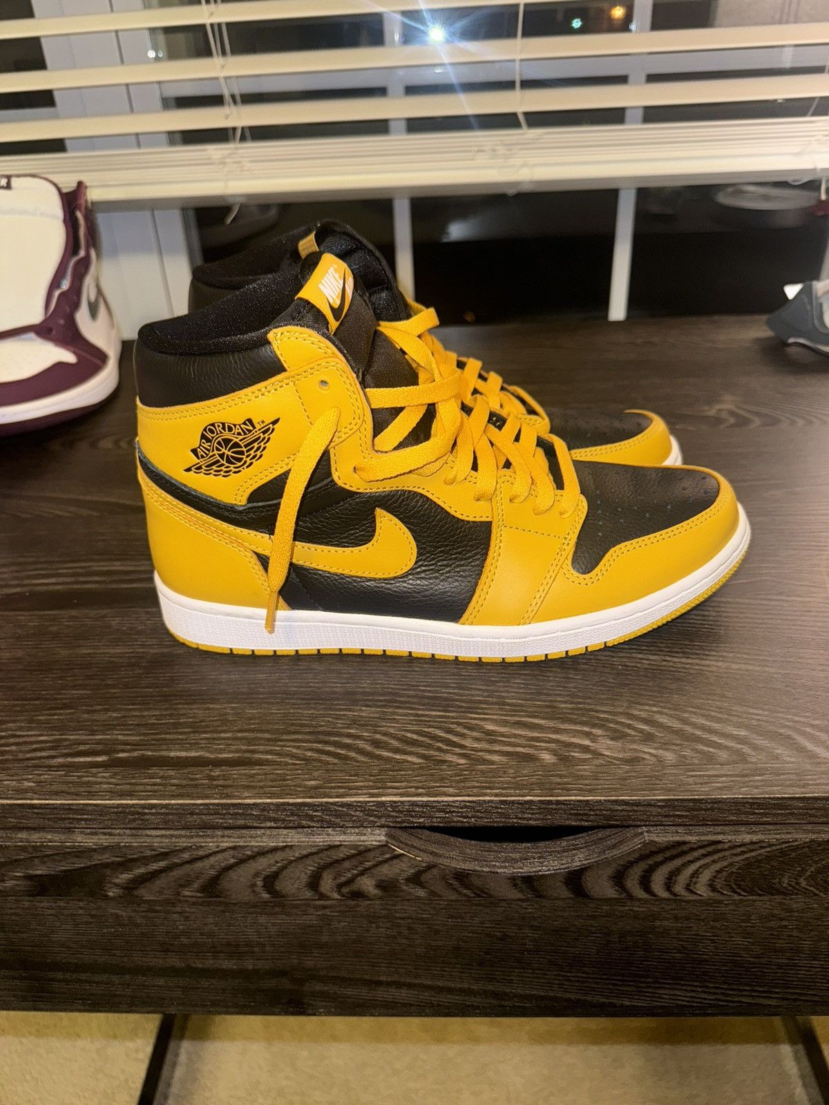 Nike Air Jordan 1 Size US 9.5 / EU 42-43 - 5 Thumbnail
