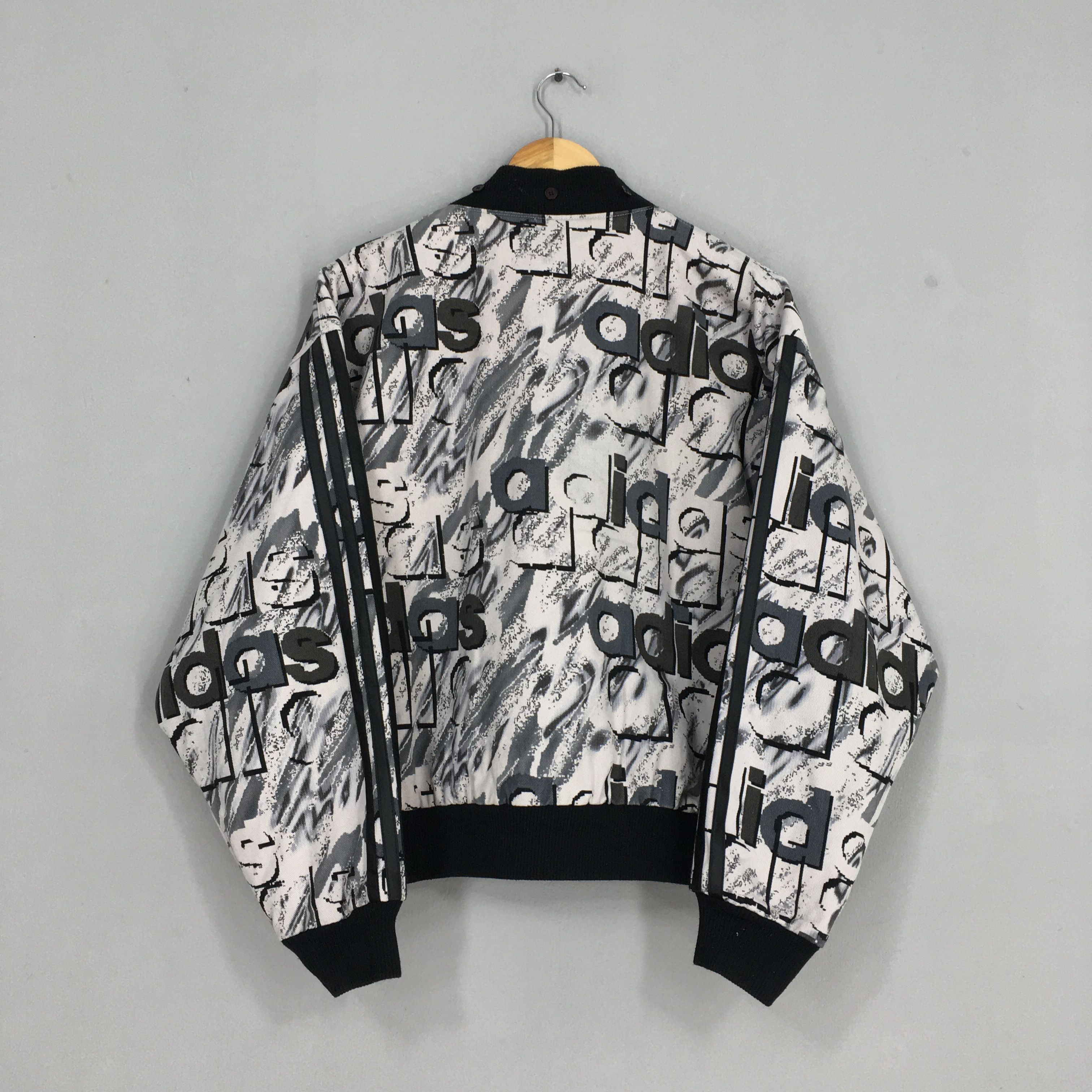 Adidas Vintage Adidas Trefoil Overprint Jacket Warmer Large Size US L / EU 52-54 / 3 - 5 Thumbnail