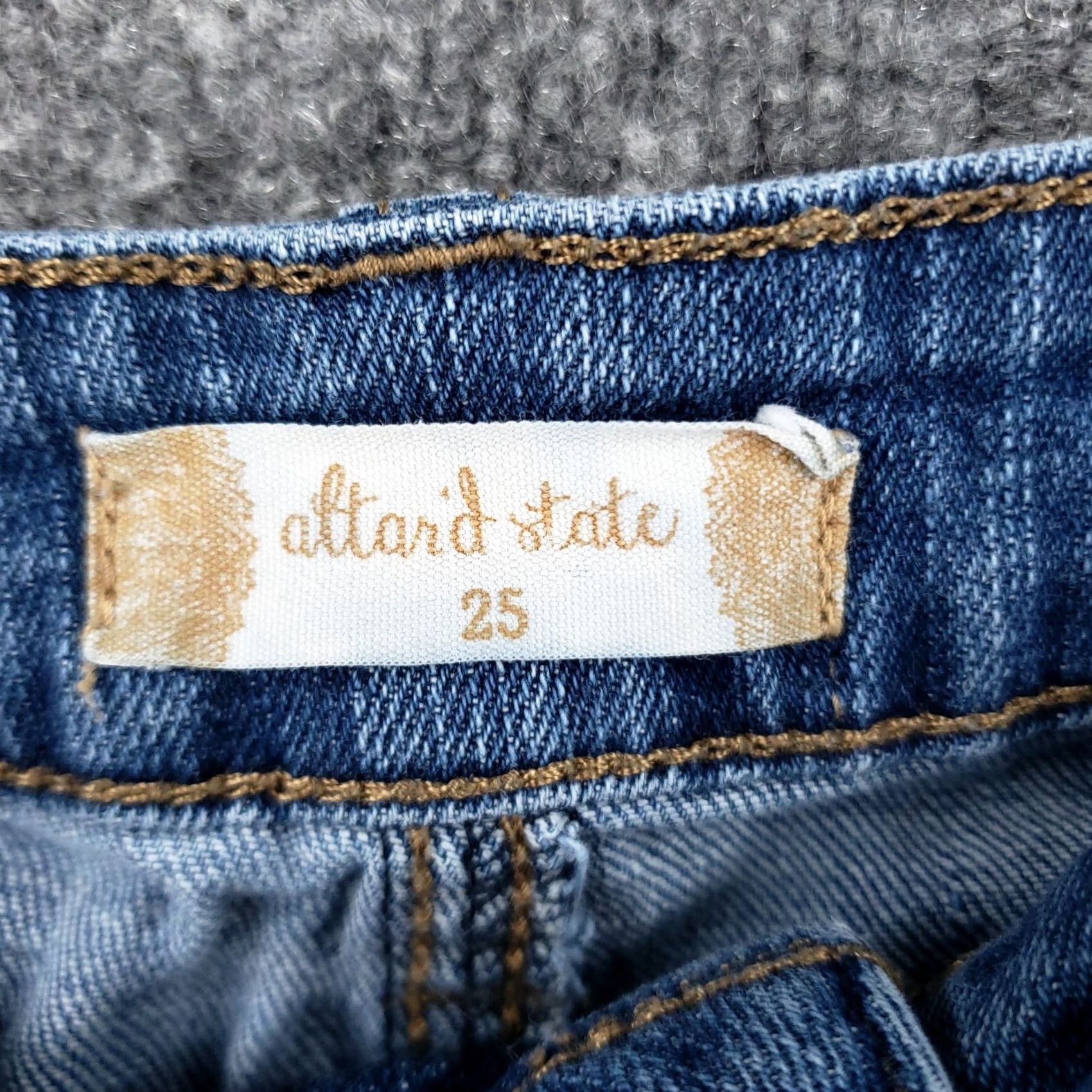 Vintage Altar'd State Shorts Womens 25 Blue Hot Pants Low Rise Crochet Trim Stone Denim Size 42" / US 20 - 3 Thumbnail