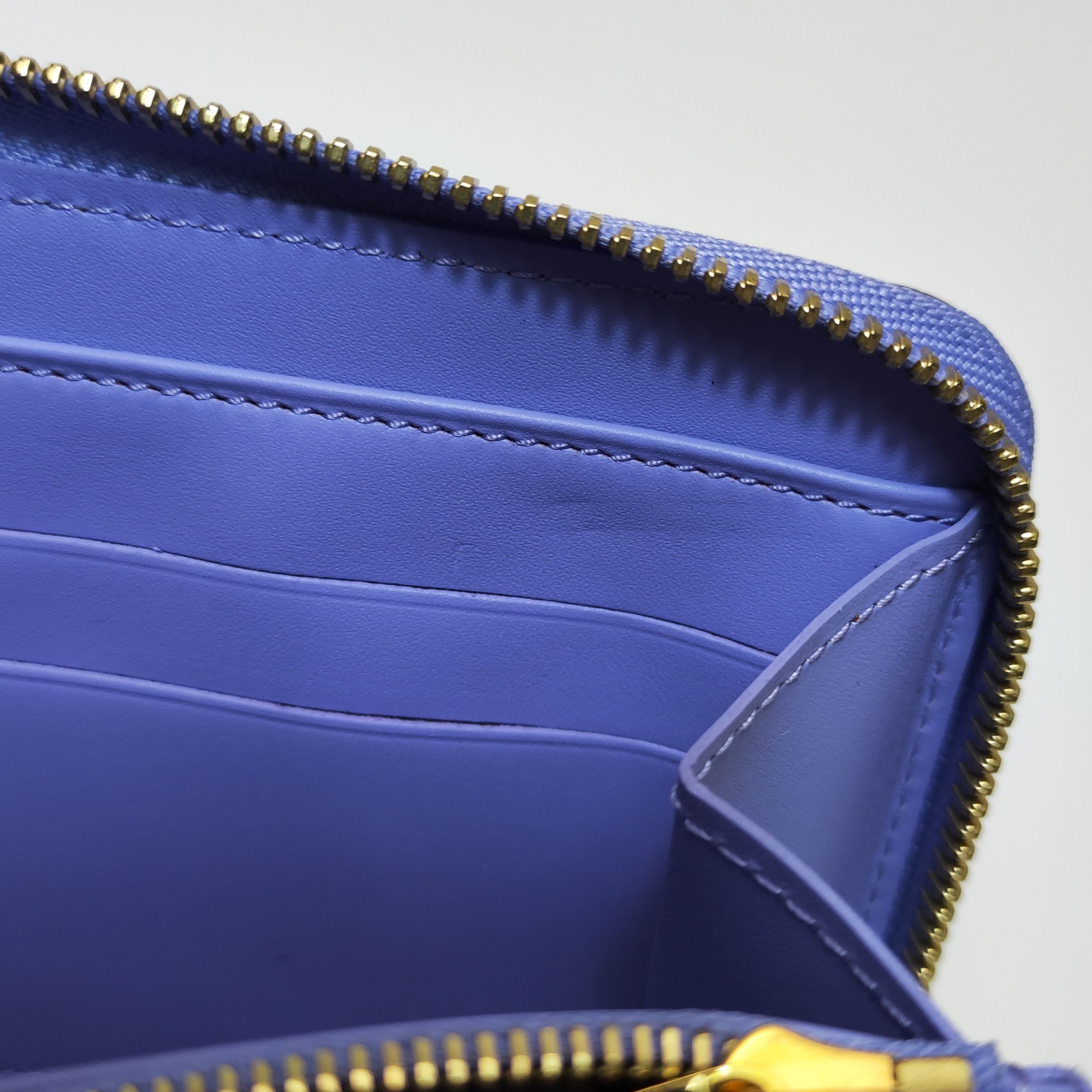 Louis Vuitton Louis Vuitton (LV) Zippy patent leather embossed monogram z Size ONE SIZE - 9 Thumbnail