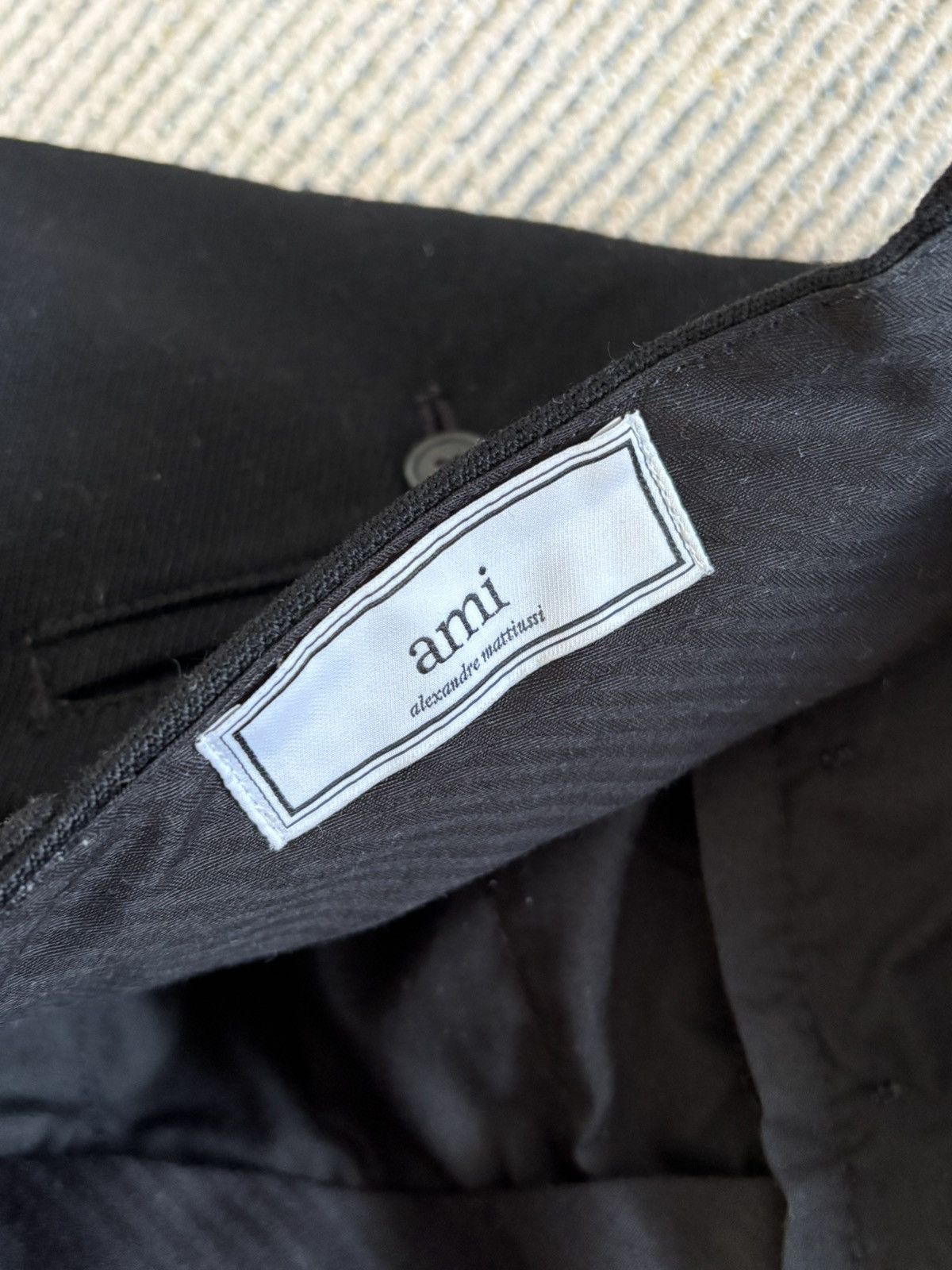 AMI Black Wool Pleated Carrot Pants Size US 30 / EU 46 - 3 Thumbnail