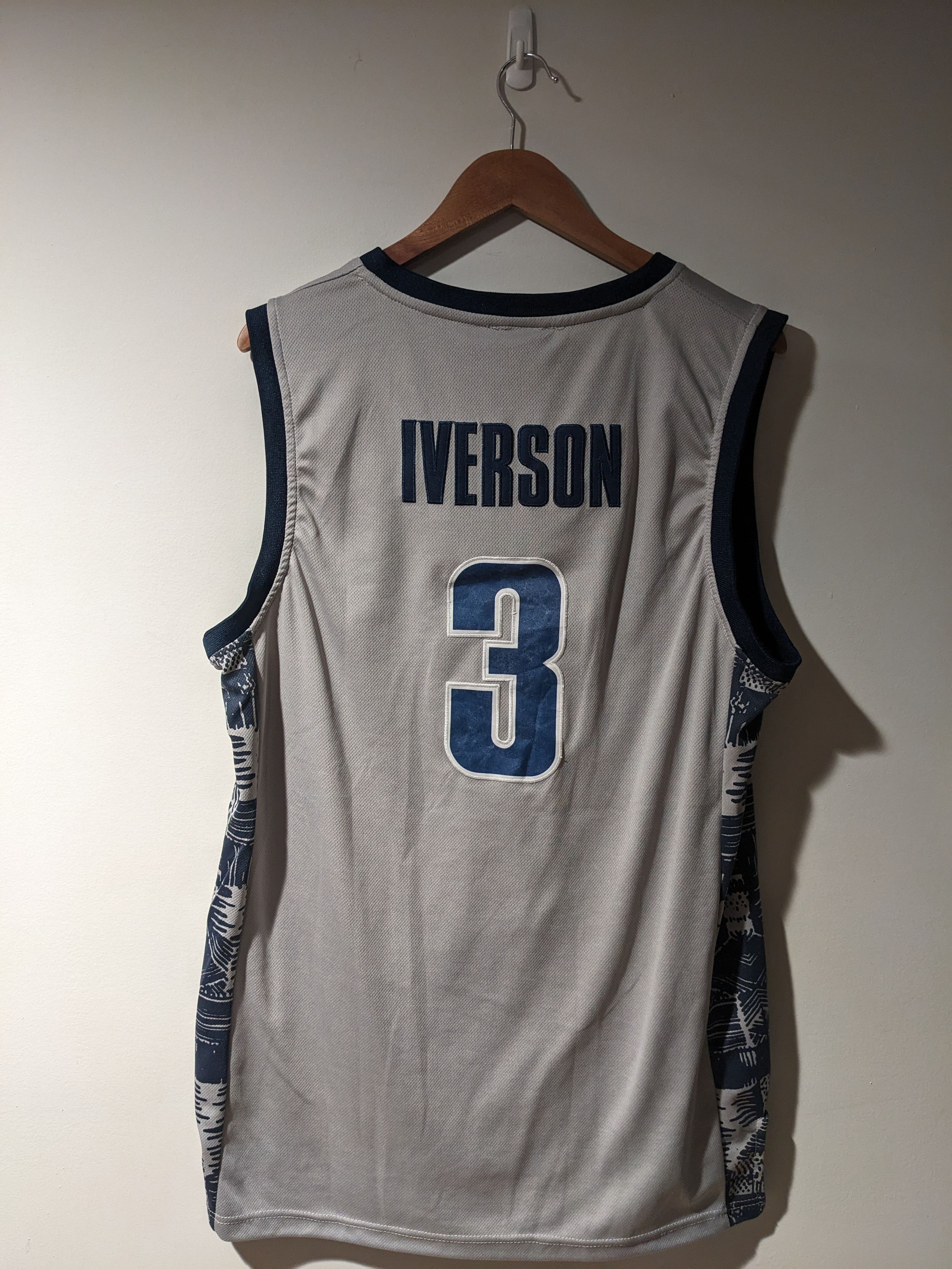 Nike × Vintage Allen Iverson Georgetown Hoyas Basketball Nike Jersey Large Size US L / EU 52-54 / 3 - 1 Thumbnail