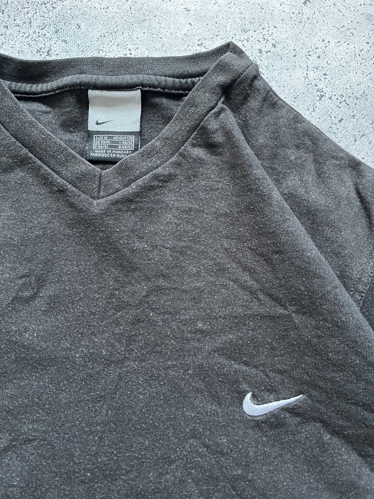 Nike Vintage Nike Sunfaded T-shirt Mini Swoosh V-neck Tee Y2K USA Size US M / EU 48-50 / 2 - 2 Thumbnail