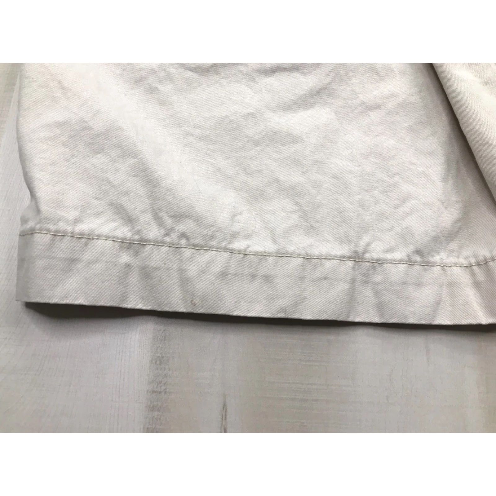 Tommy Hilfiger Tommy Hilfiger Khaki Bermuda Knee Length Shorts Mens 40 Beige Solid Chino Casual Size US 40 / EU 56 - 7 Thumbnail