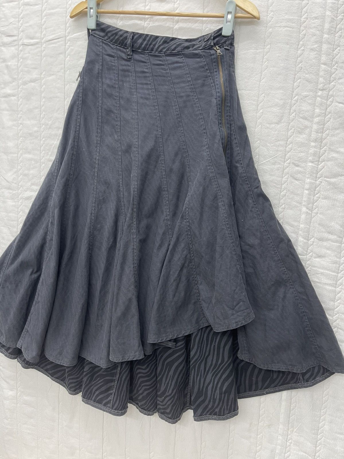Hysteric Glamour ARCHIVE💥HYSTERIC GLAMOUR TIGER STRIPED MIDI SKIRT Size 26" / US 2 / IT 38 - 3 Thumbnail