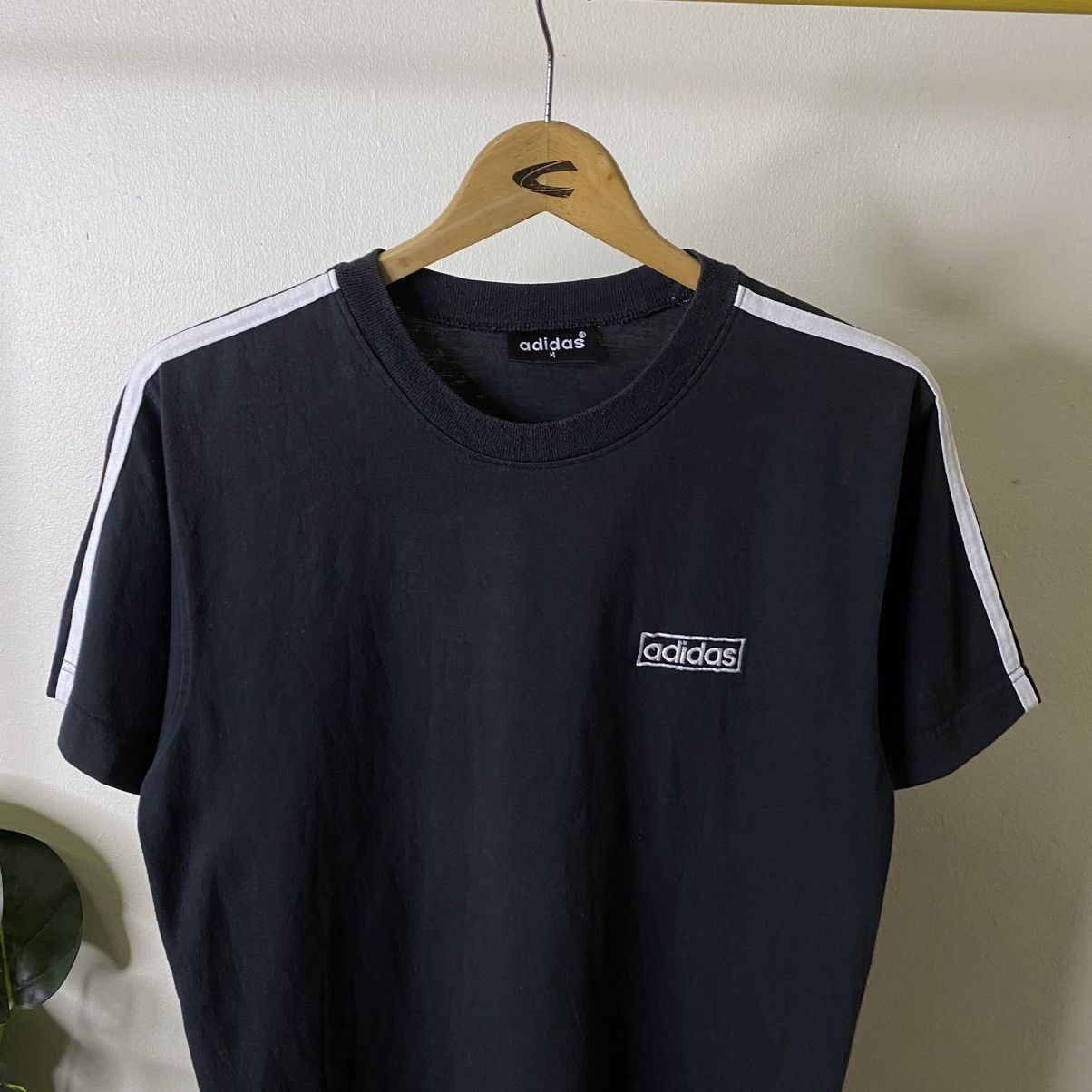 Adidas 1990s Adidas Essential Embroidered Logo T Shirt Size US M / EU 48-50 / 2 - 2 Thumbnail