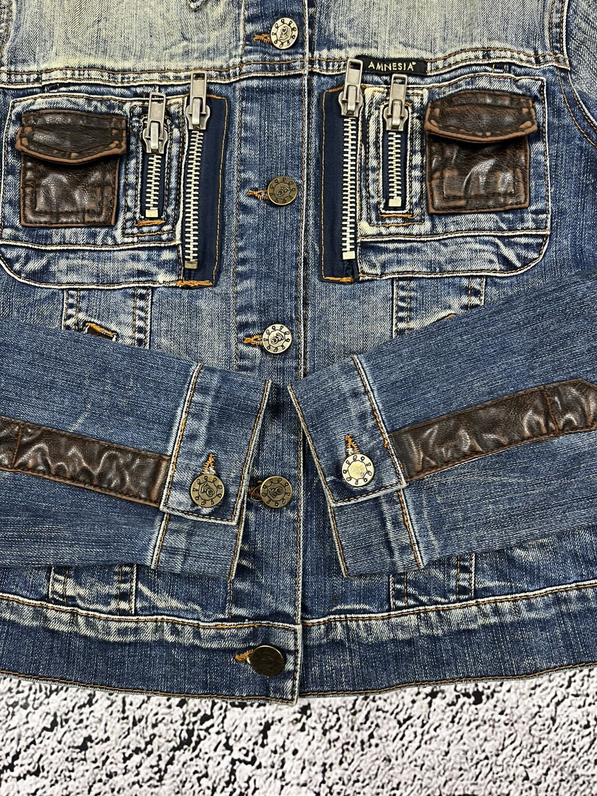 Vintage Vintage Y2K Amnesia denim jacket streetwear grunge size M Size M / US 6-8 / IT 42-44 - 3 Thumbnail