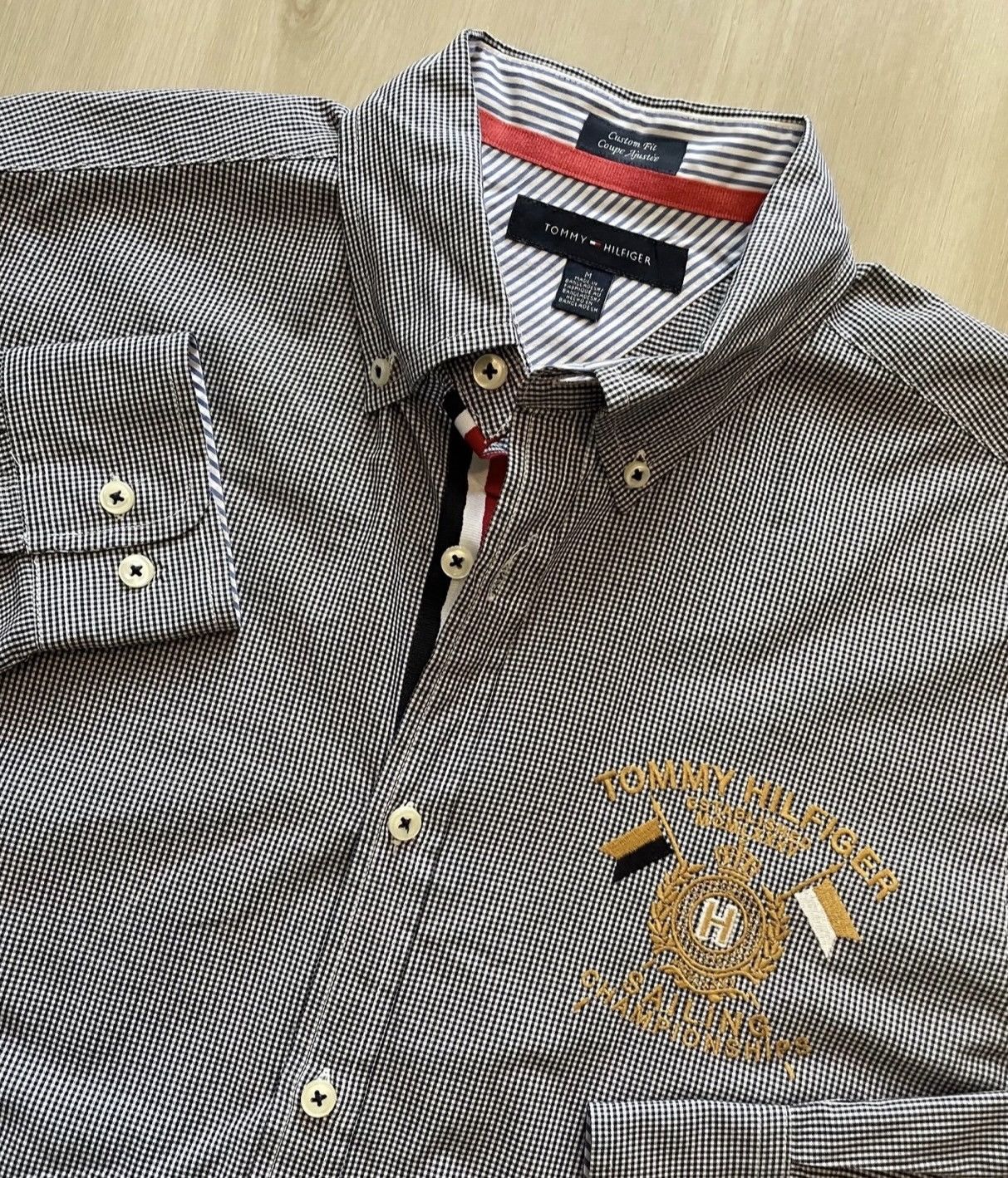 Tommy Hilfiger Tommy Hilfiger Sailing Championships Enbroidered Crest Sz M Size US M / EU 48-50 / 2 - 1 Thumbnail