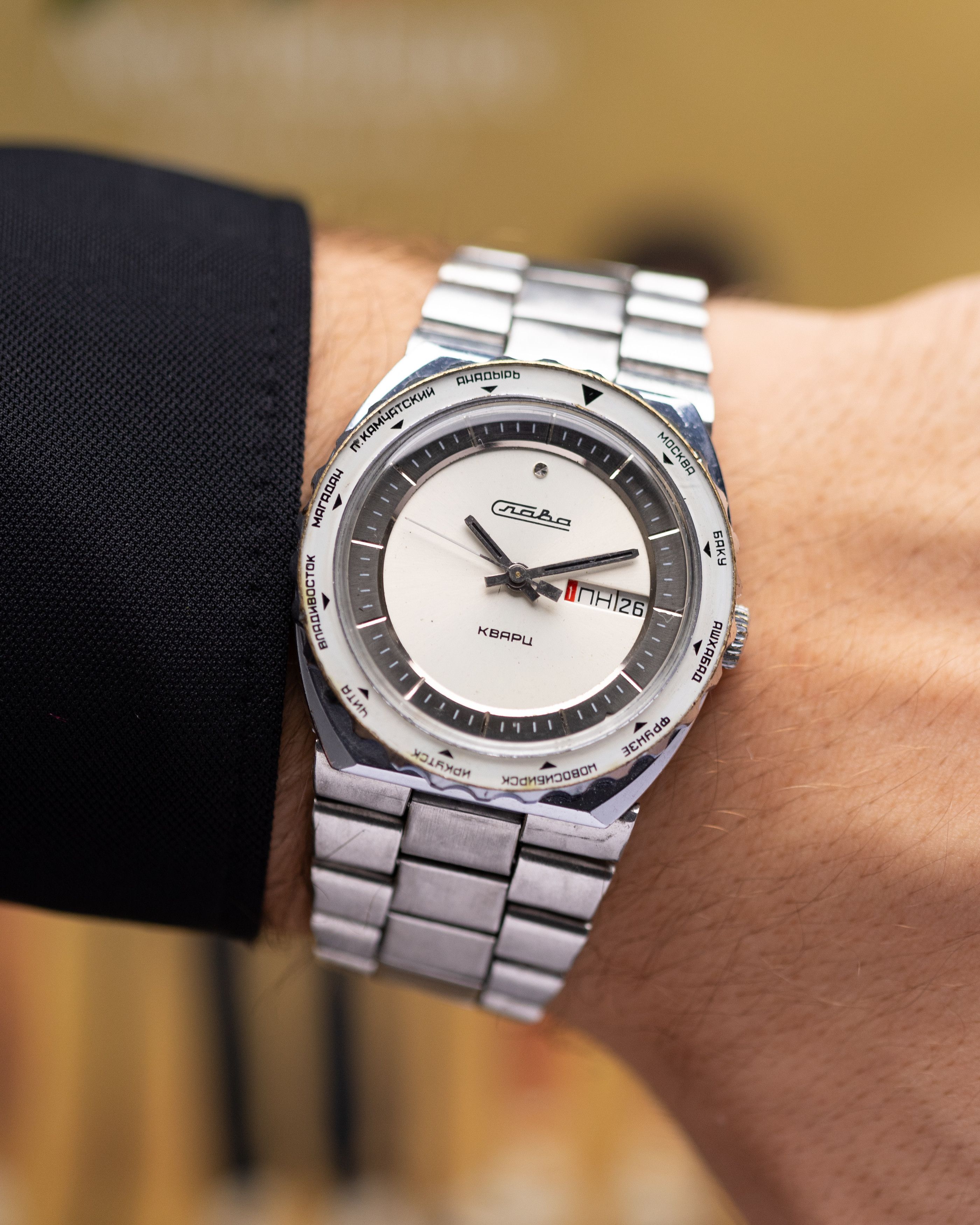 Other Slava Vintage Soviet Quartz Watch Day/date from 1980's Size 40 - 4 Thumbnail