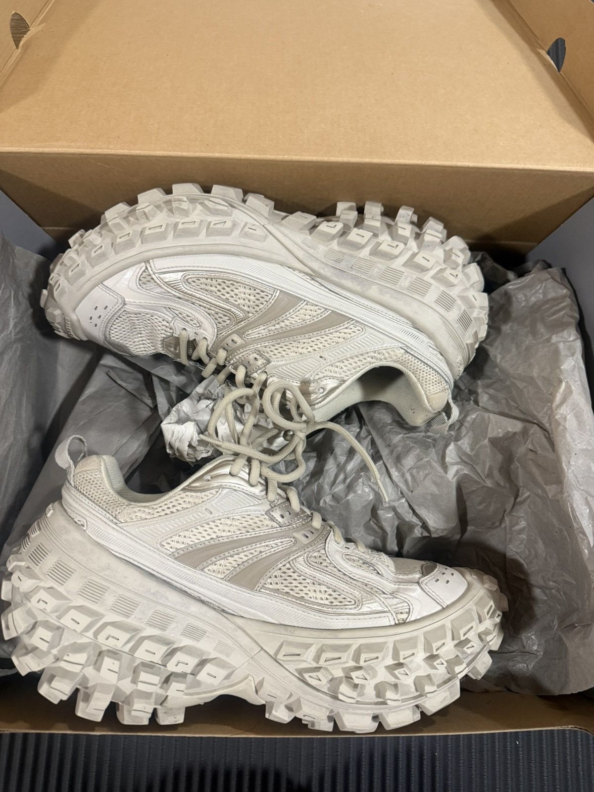Balenciaga Balenciaga Defender/Bouncer Beige Size US 8 / EU 41 - 2 Thumbnail