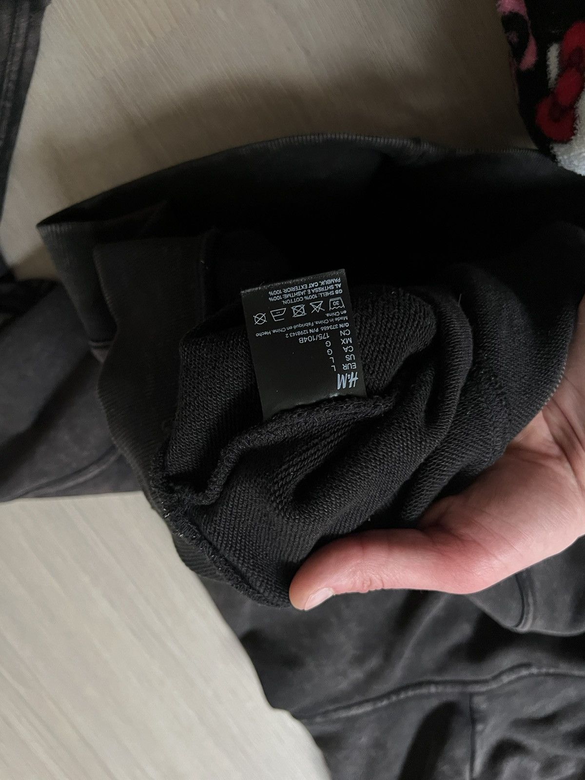 H&M GLENN MARTENS x H&M LIMITED CROPPED HOODIE Size US L / EU 52-54 / 3 - 22 Thumbnail