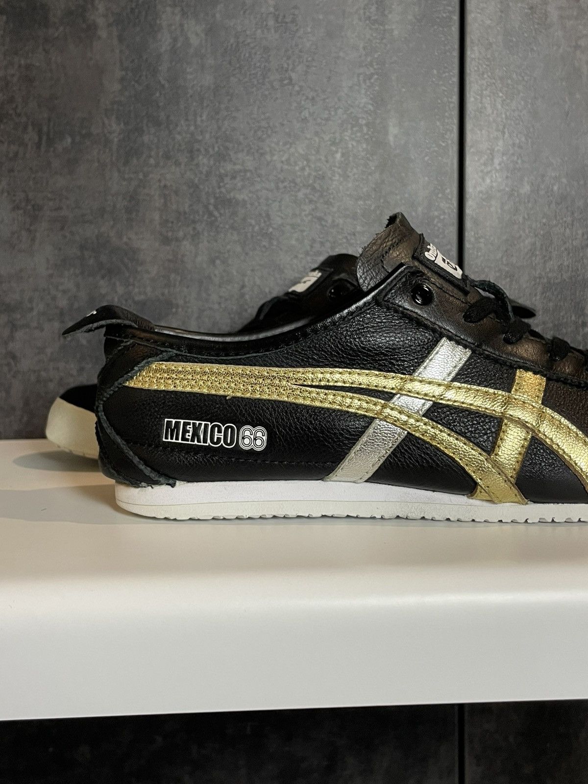 Onitsuka Tiger Onitsuka Tiger Silver Gold Onitsuka Tiger Size US 9.5 / IT 39.5 - 16 Thumbnail