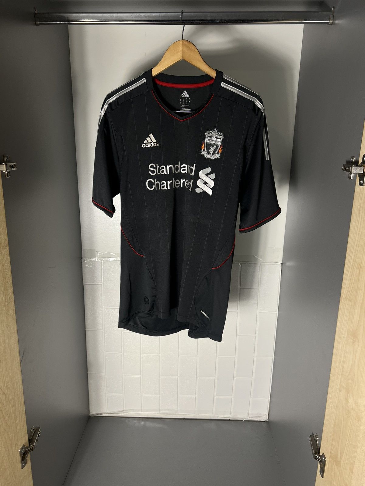 Adidas VINTAGE ADIDAS FC LIVERPOOL ENGLAND SOCCER JERSEY RETRO Y2K Size US L / EU 52-54 / 3 - 1 Thumbnail