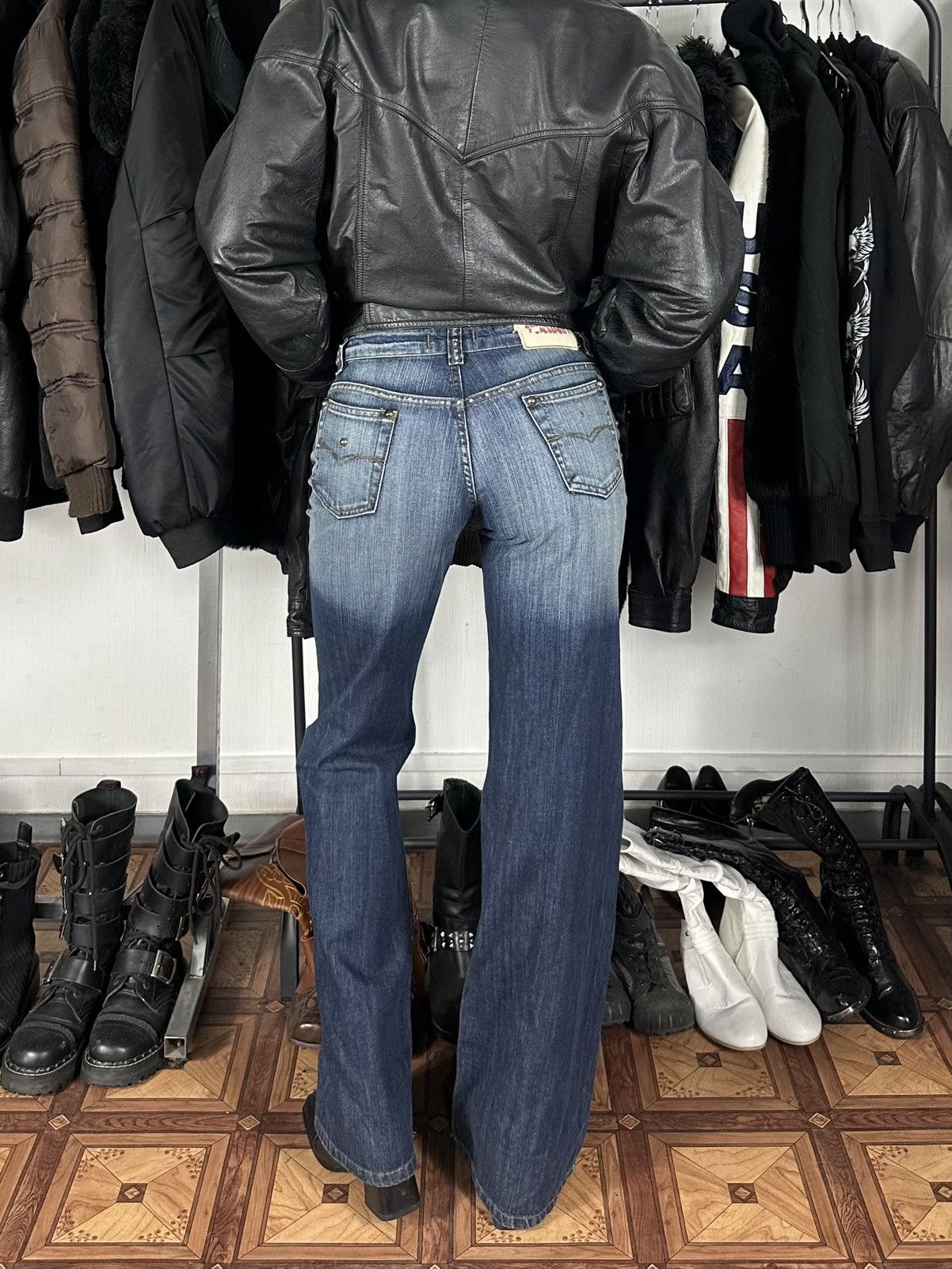 Vintage Low-rise Bell-bottom jeans Size 30" / US 8 / IT 44 - 2 Thumbnail