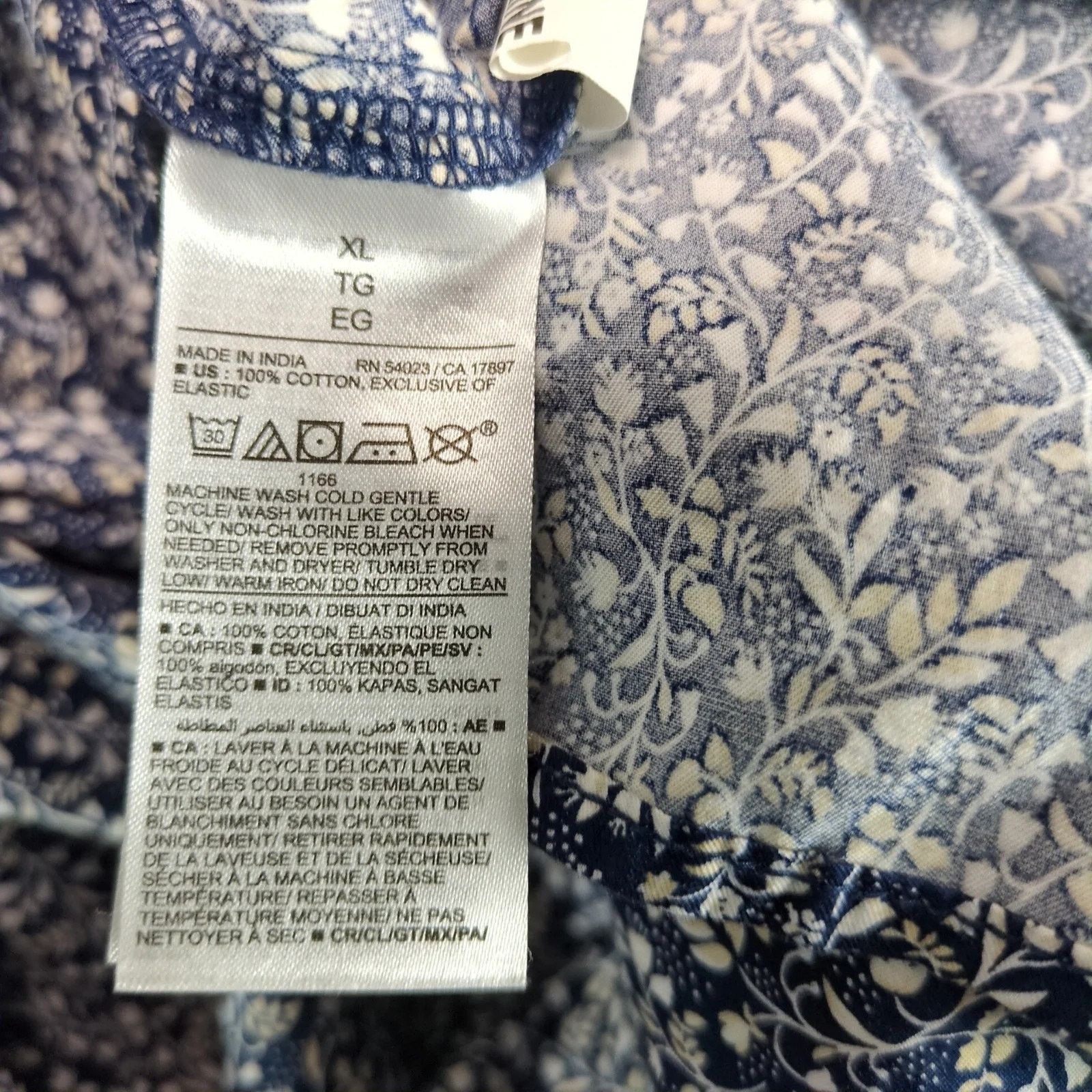 Old Navy Old Navy Ditsy Floral Tiered Dress XL Smocked Cutout Front Size XL / US 12-14 / IT 48-50 - 4 Thumbnail