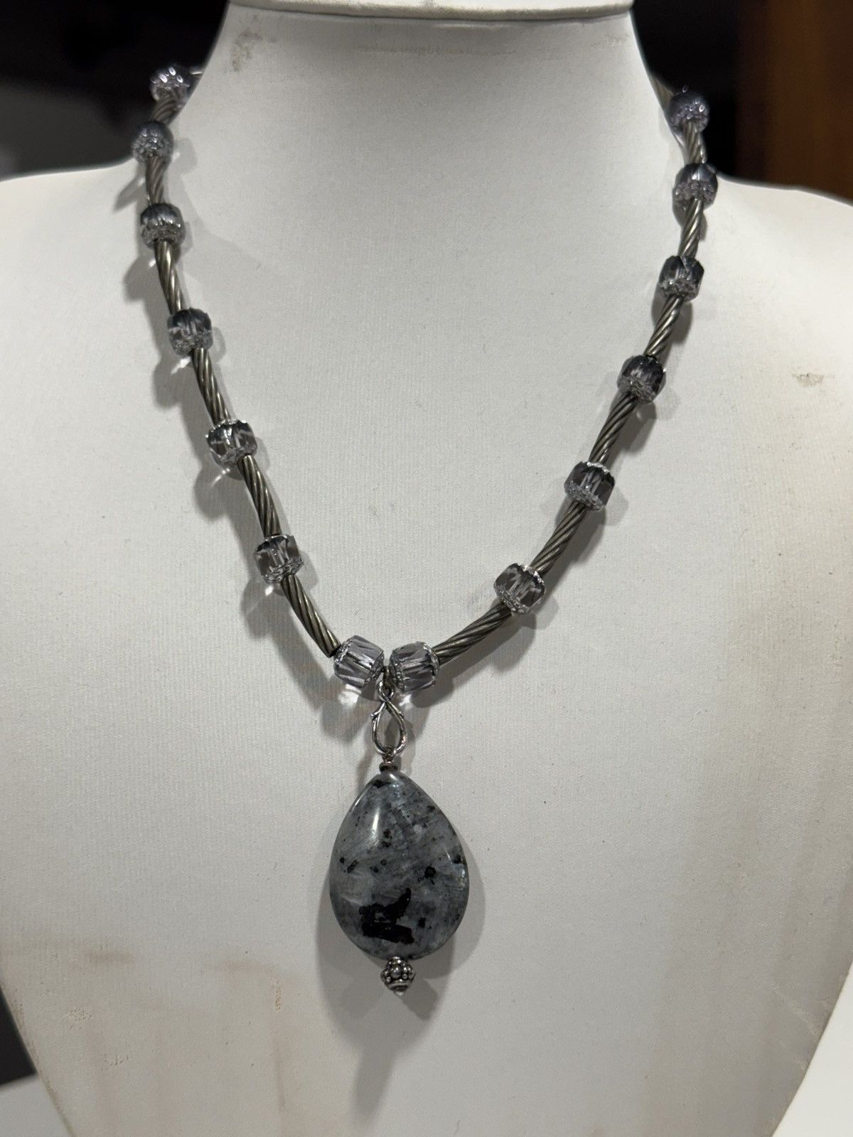 Jewelry This is a 18KGP necklace with a teardrop-shaped larvikite Size ONE SIZE - 1 Thumbnail