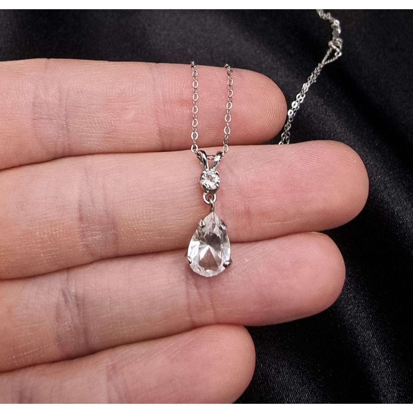 Vintage Vintage 1970s-80s 14K Gold Cubic Zirconia Necklace With Tear Size ONE SIZE - 4 Thumbnail