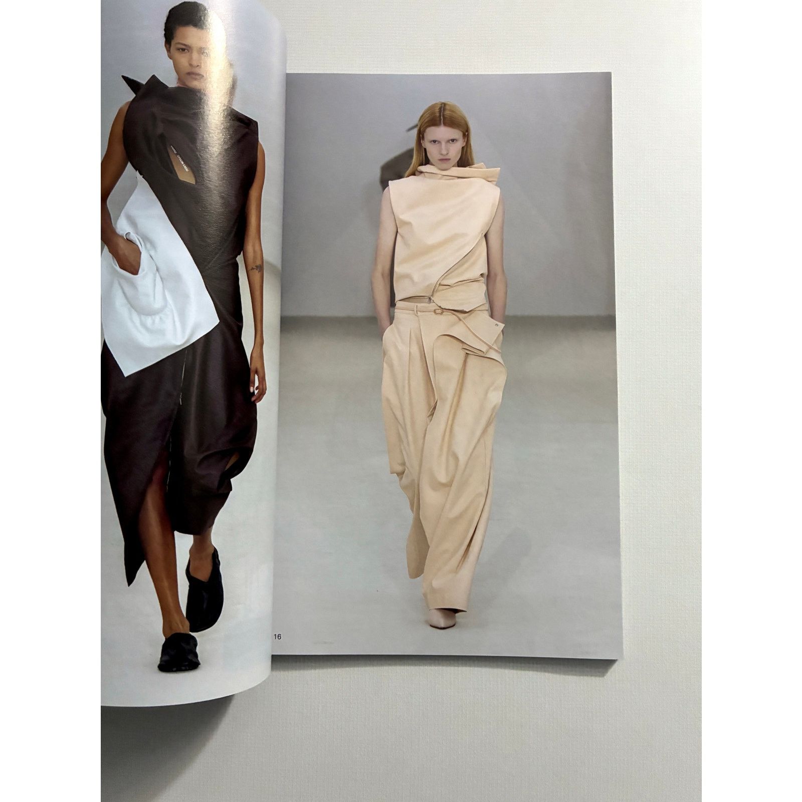 Issey Miyake × Japanese Brand × Pleats Please Issey Miyake Issey Miyake spring summer 2006 look book catalog Size ONE SIZE - 2 Thumbnail
