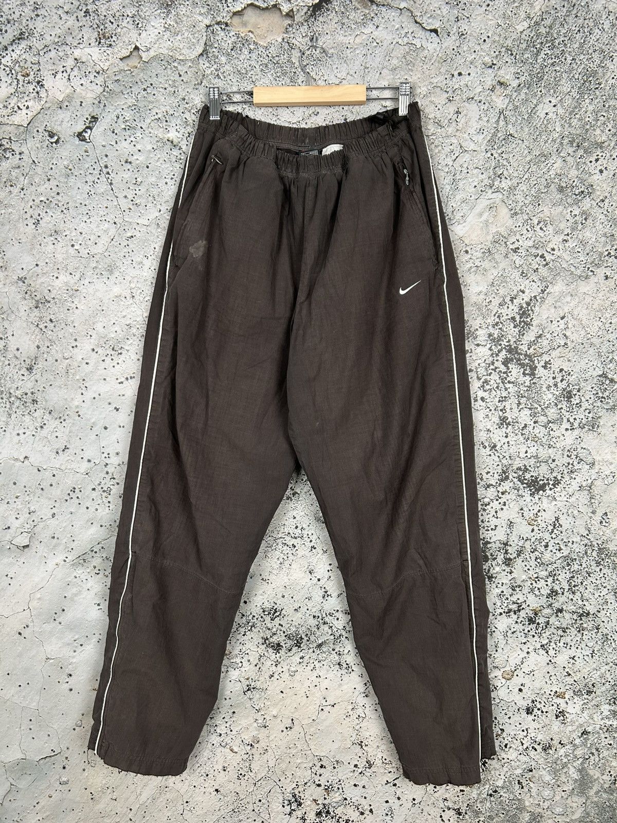 Nike Vintage Nike 90s Tracksuit Sweatpants Baggy Rap 2Pac Rare Size US 34 / EU 50 - 1 Thumbnail