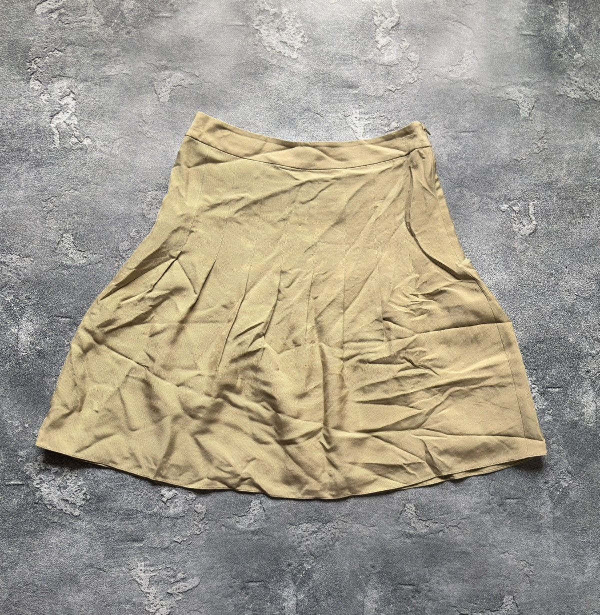 Ralph Lauren Purple Label Ralph Lauren Purple Label Luxury Beige Silk Skirt Size 4 Size 25" / US 0 / IT 36 - 1 Thumbnail