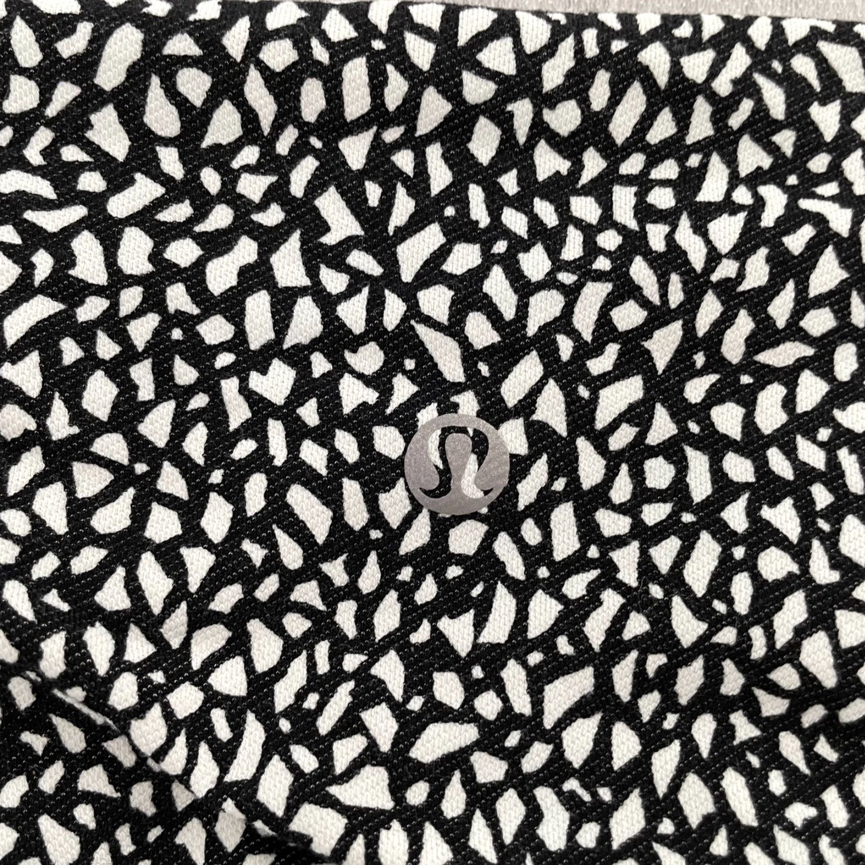 Lululemon Lululemon Pants Womens 10 Black White Crop Leggings Yoga Gym Logo Ladies Size 32" / US 10 / IT 46 - 4 Thumbnail