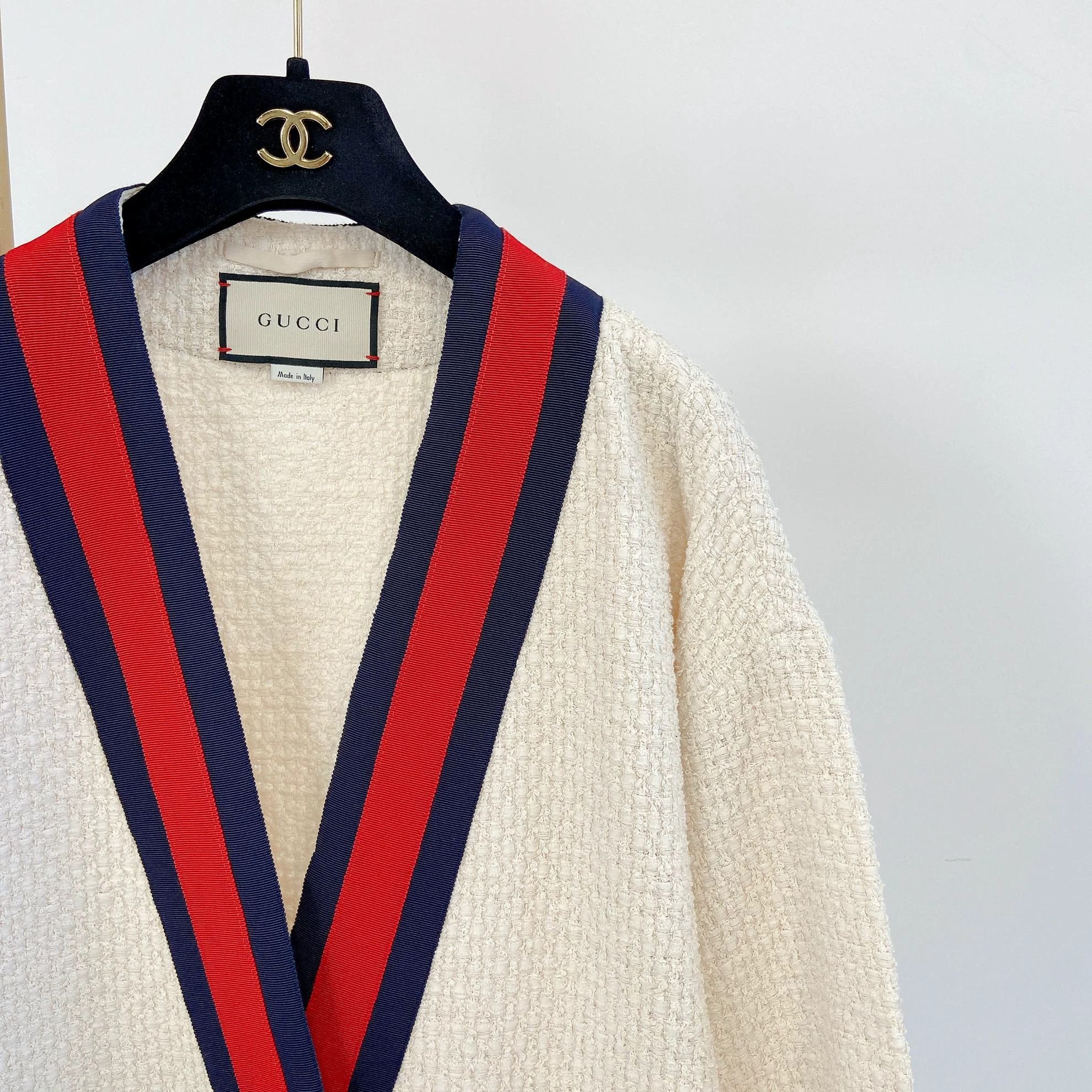 Gucci Gucci White Tweed Jacket with Pearl Buttons 40 Size S / US 4 / IT 40 - 3 Thumbnail