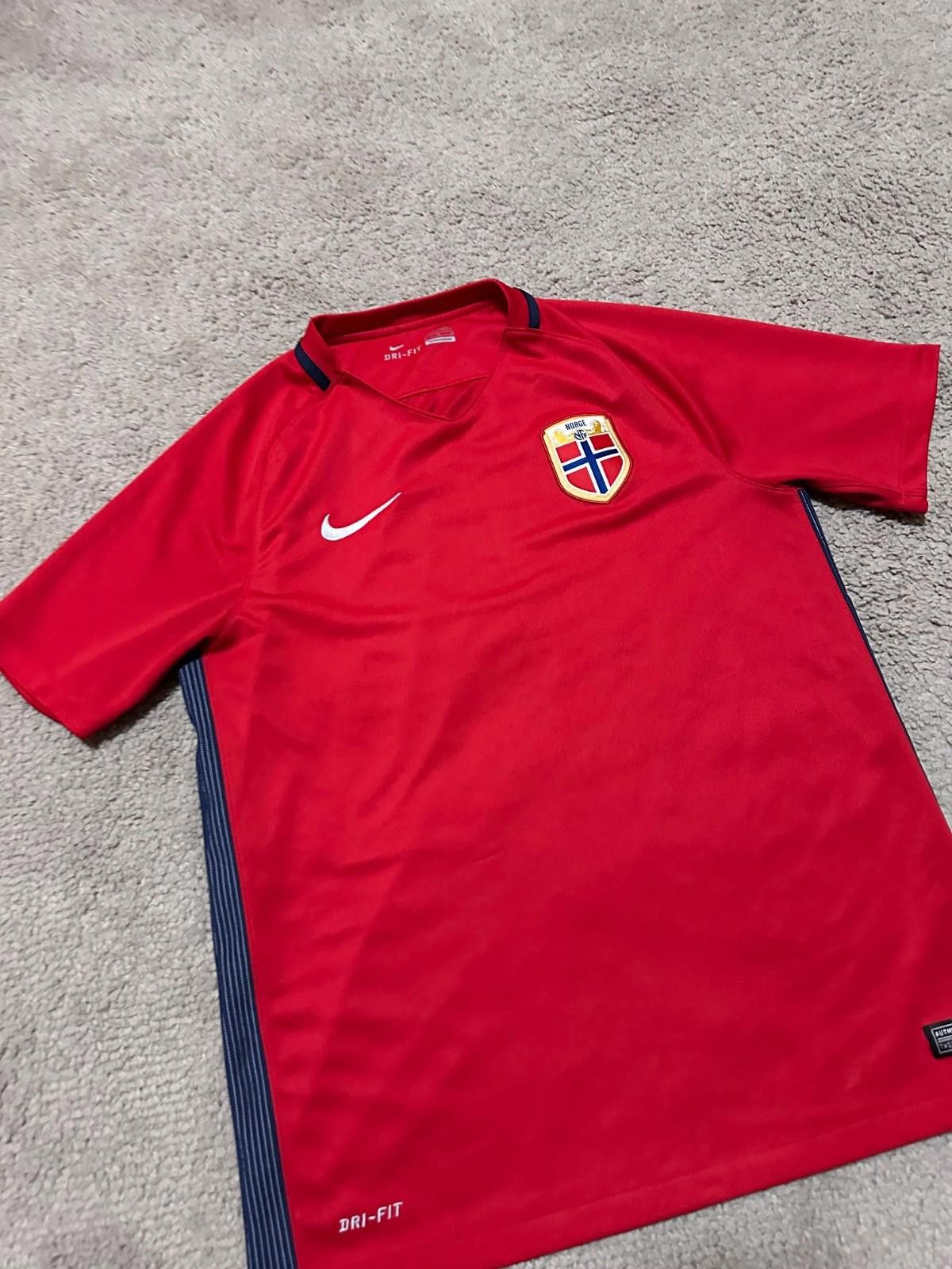 Nike NORWAY 2016 2018 HOME SHIRT FOOTBALL JERSEY NIKE SIZE M Size US M / EU 48-50 / 2 - 3 Thumbnail