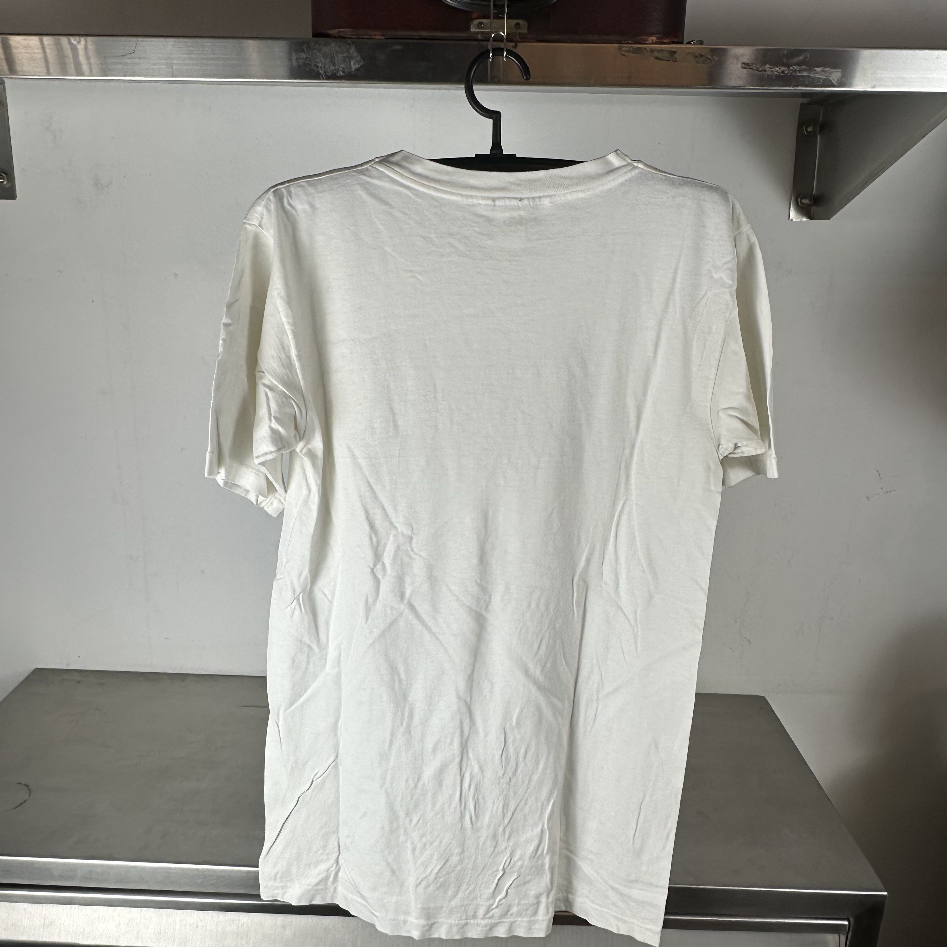 Vintage Vintage 90s Cherokee Bachelor Photography T-shirt Size US L / EU 52-54 / 3 - 3 Thumbnail