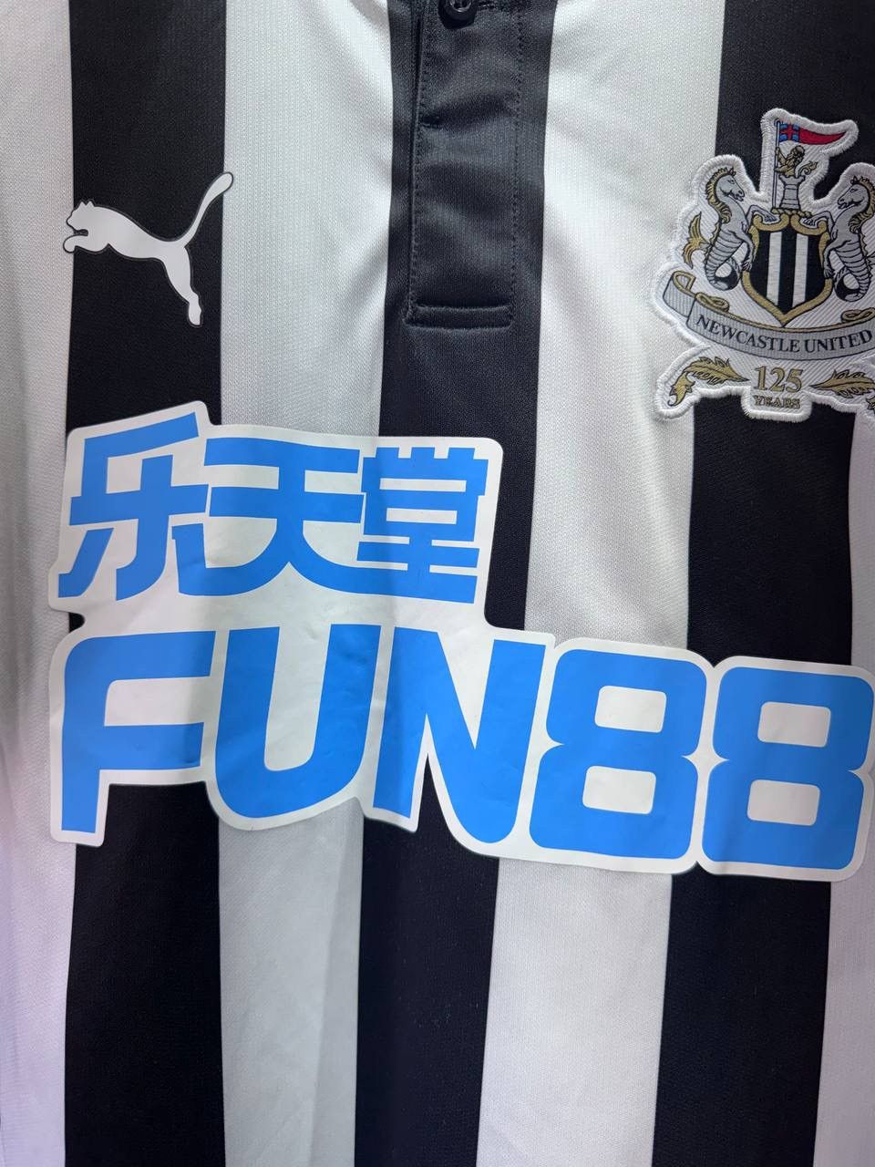 Puma Puma Newcastle United 2017-2018 Home Football Shirt Jersey Size US XL / EU 56 / 4 - 2 Thumbnail